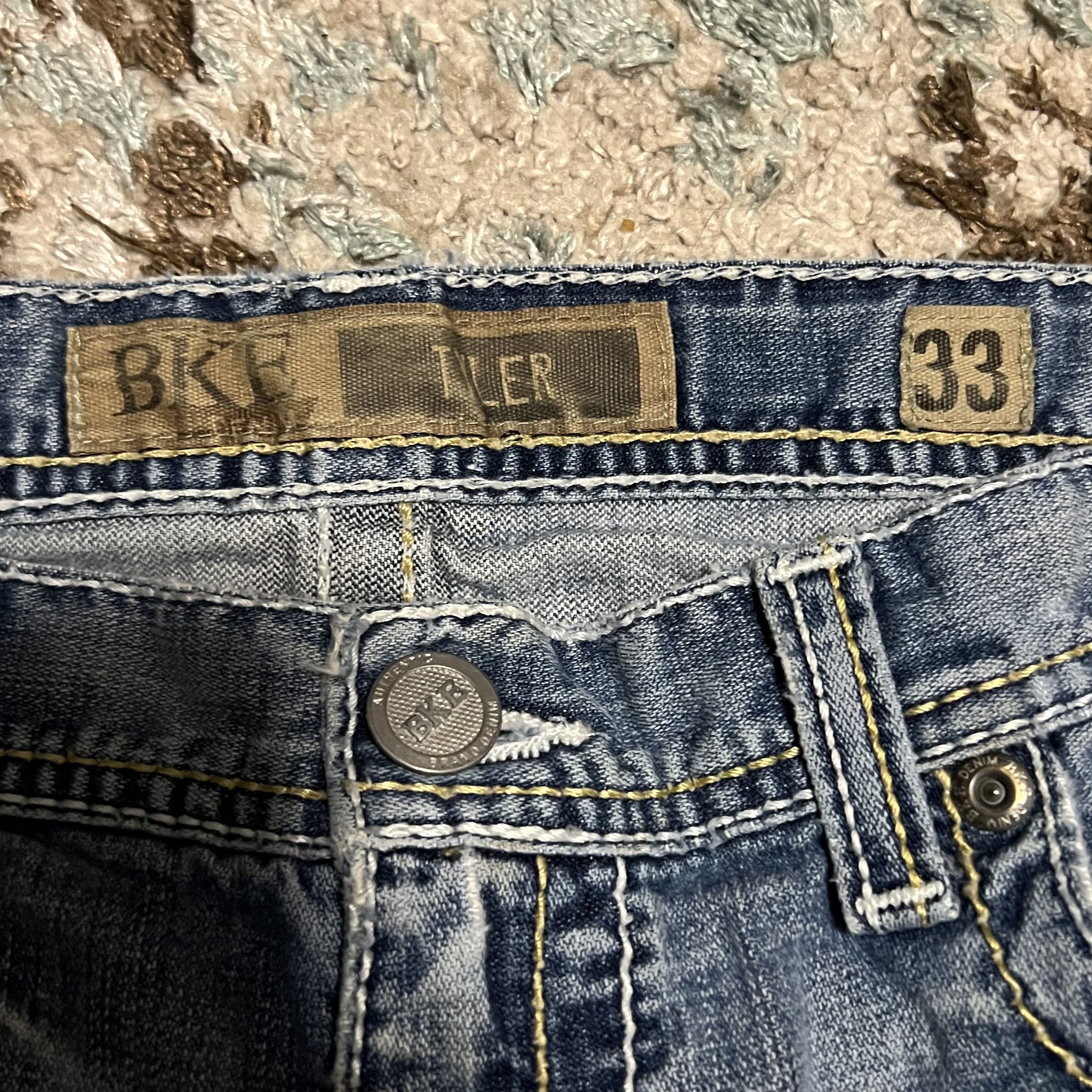 BKE Buckle BKE Tyler Distressed Jeans Size 33x31 Light Wash Size US 33 - 10 Thumbnail