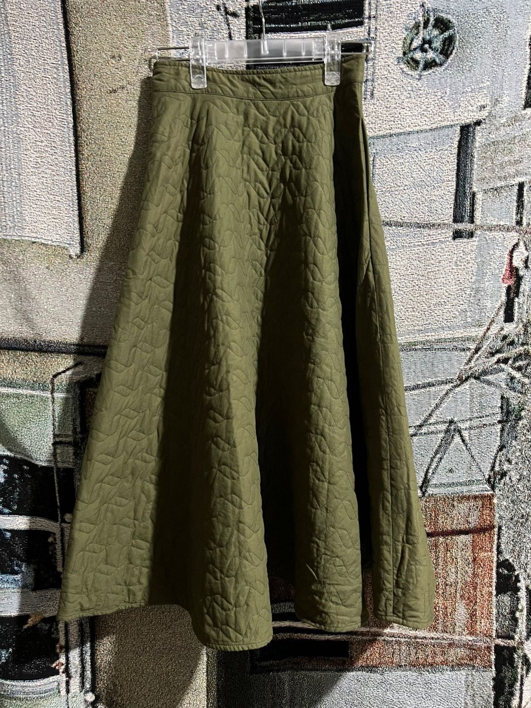 JW Anderson × Uniqlo jw anderson uniqlo quilted skirt khaki Size 22" - 1 Thumbnail
