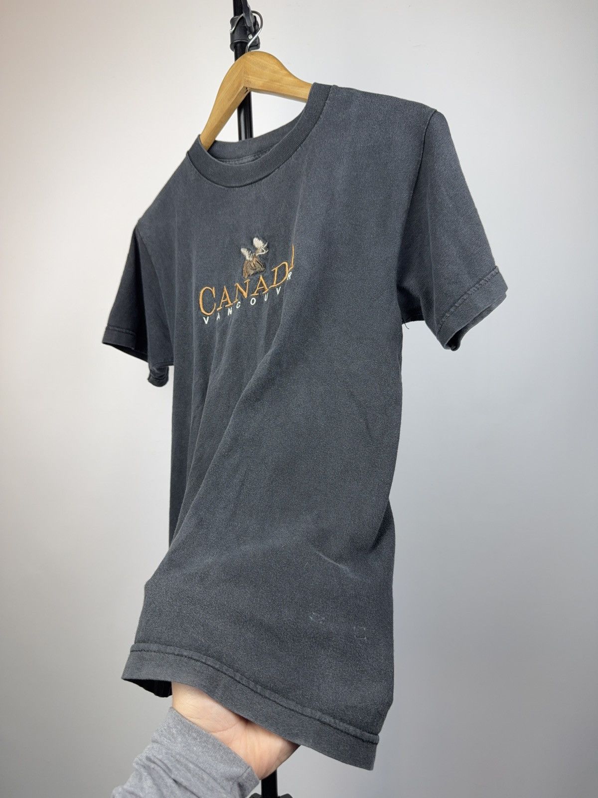 Vintage Vintage 90s Canada Vancouver Embroidered Moose Tee 🦌 Size US S / EU 44-46 / 1 - 7 Thumbnail