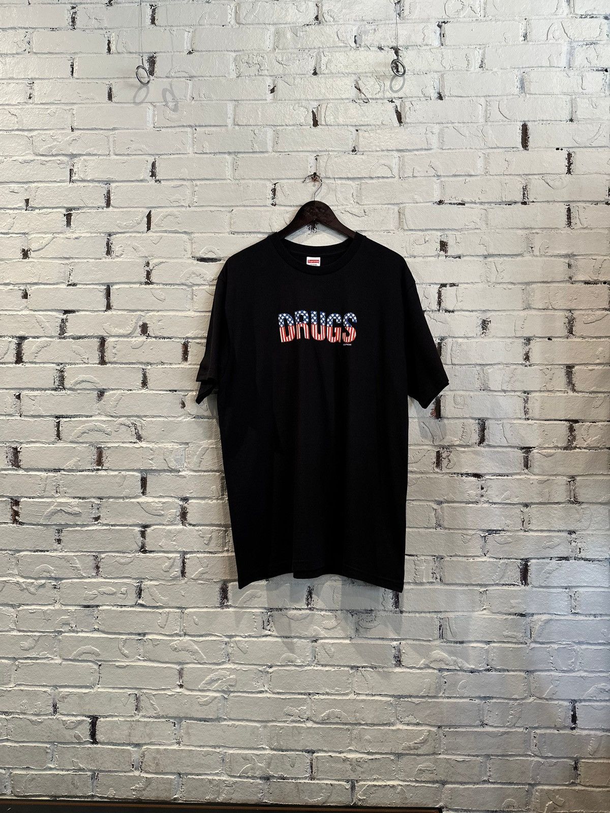 Supreme Supreme Drugs T-shirt Black DS Size L Size US L / EU 52-54 / 3 - 1 Thumbnail