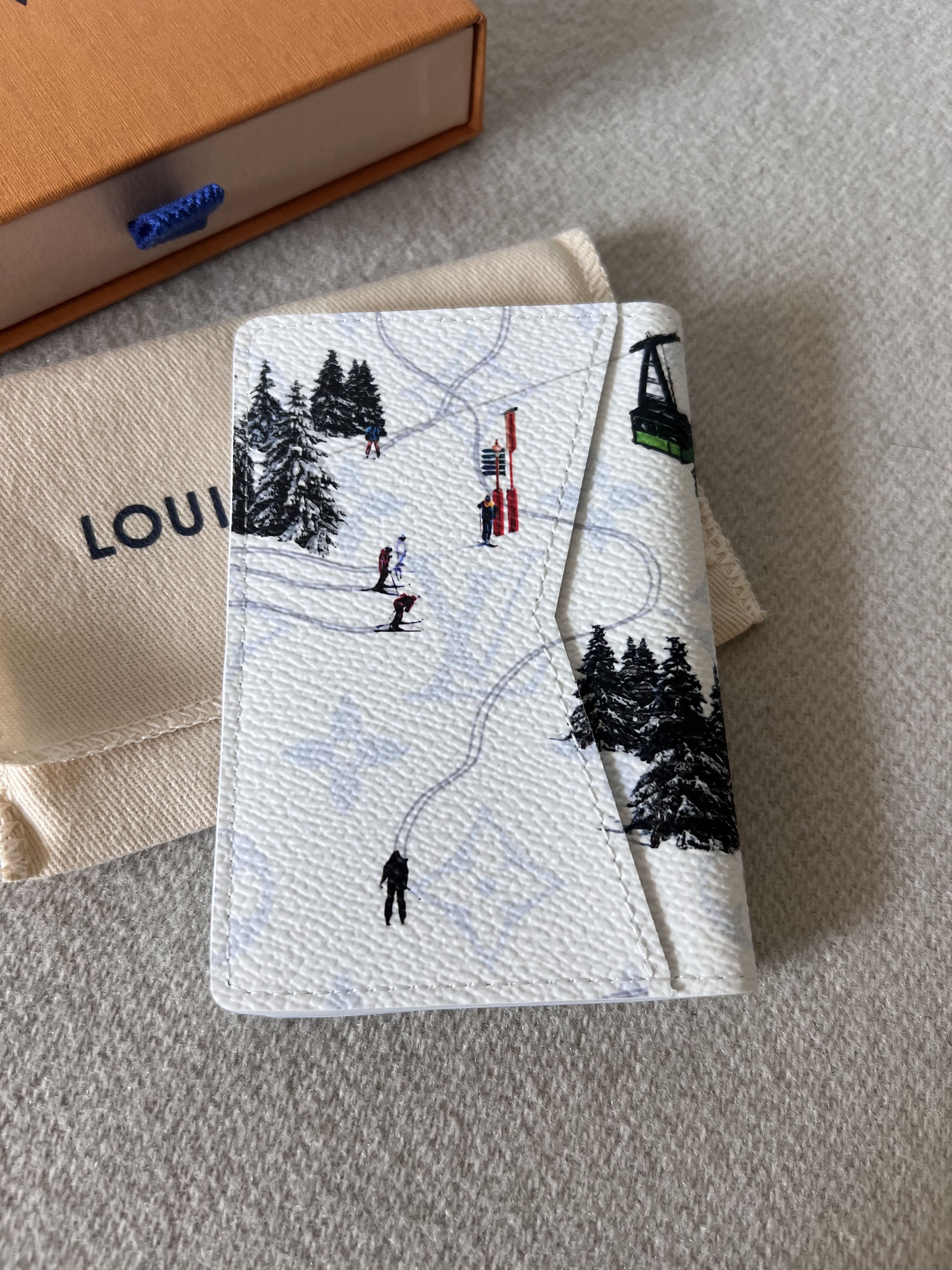 Louis Vuitton Louis Vuitton Skiing Pocket Organizer in White Leather Size ONE SIZE - 3 Thumbnail
