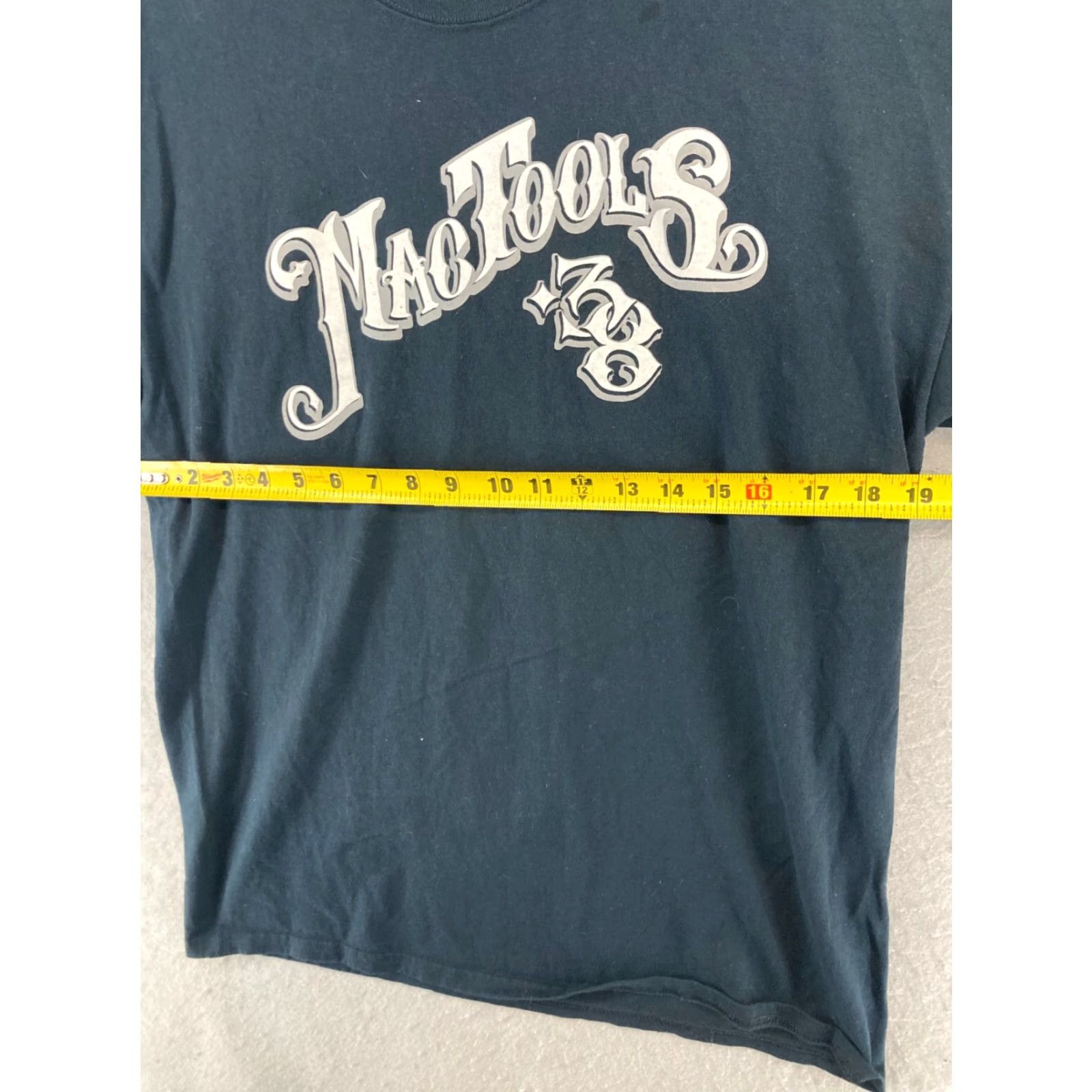 Vintage Mac Tools Graphic Print T-Shirt Large Black Crew Neck Mens Cars Grunge Size US L / EU 52-54 / 3 - 2 Thumbnail