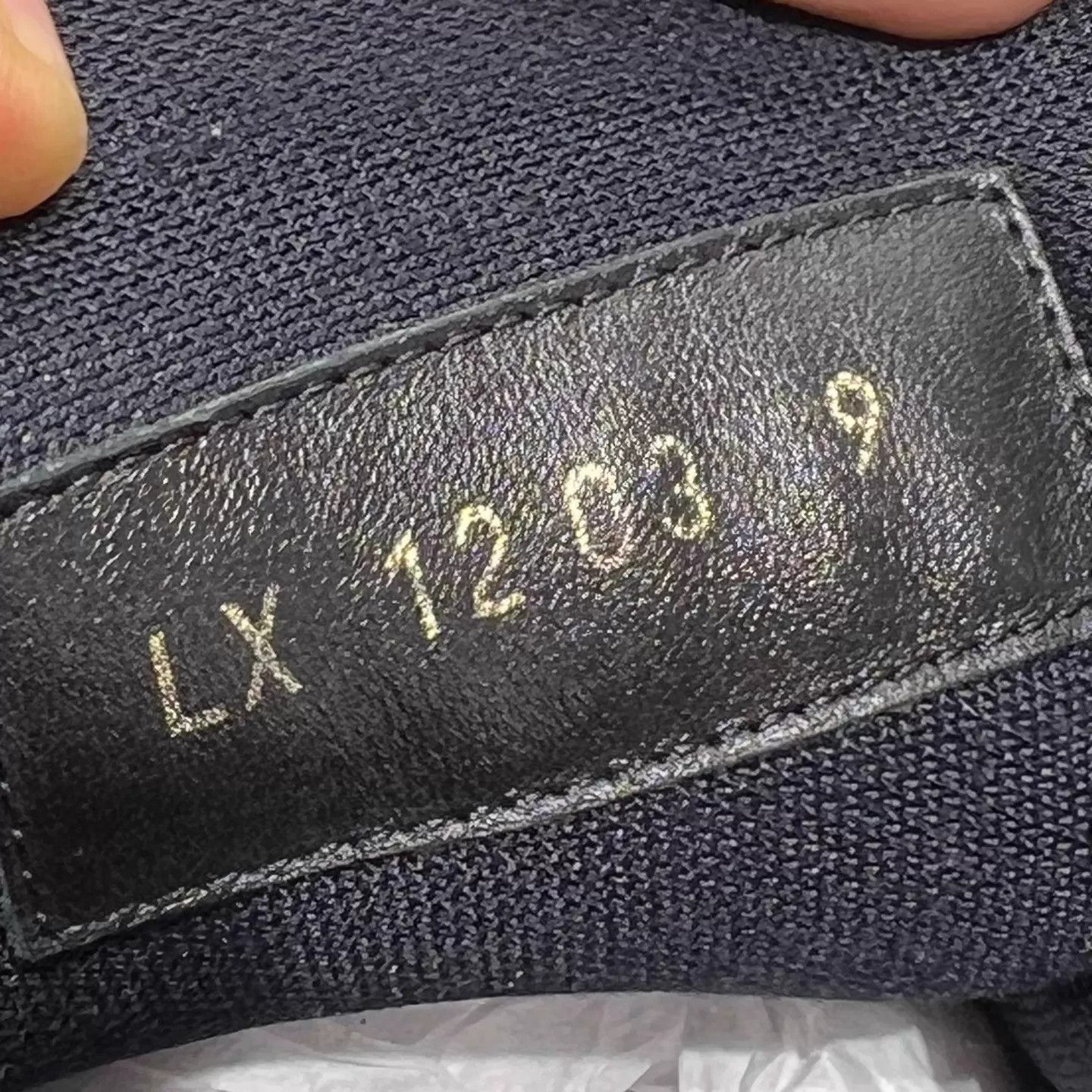 Louis Vuitton Louis Vuitton LV Trainer Black Samurai UK9 (43) Size US 10 / EU 43 - 8 Thumbnail