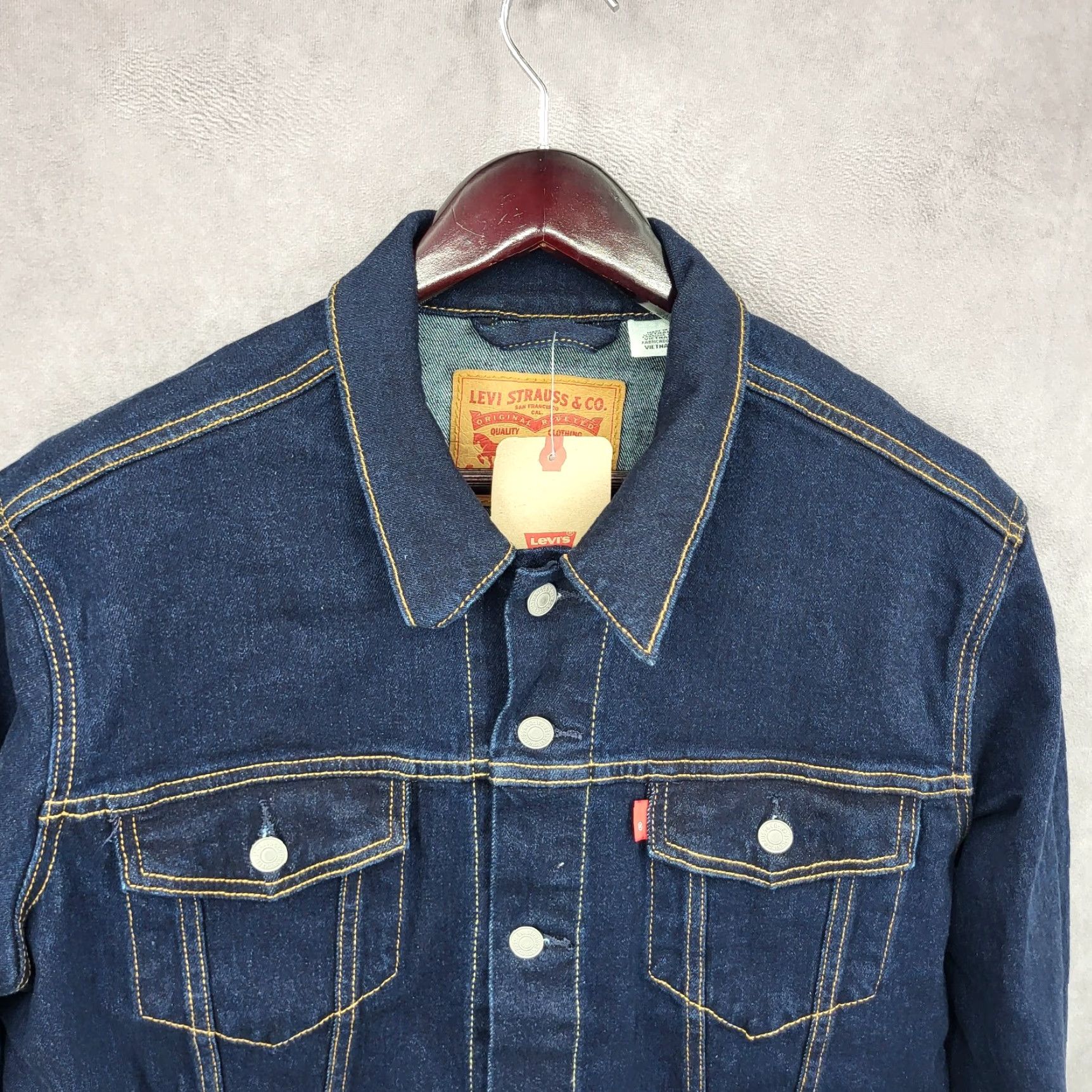 Levi's VINTAGE Levi's Trucker Jacket Mens Medium Blue NWT Dark Wash 90s Classic USA Jacket/Coat Short Chest 46 Mens Regular Size US M / EU 48-50 / 2 - 4 Thumbnail