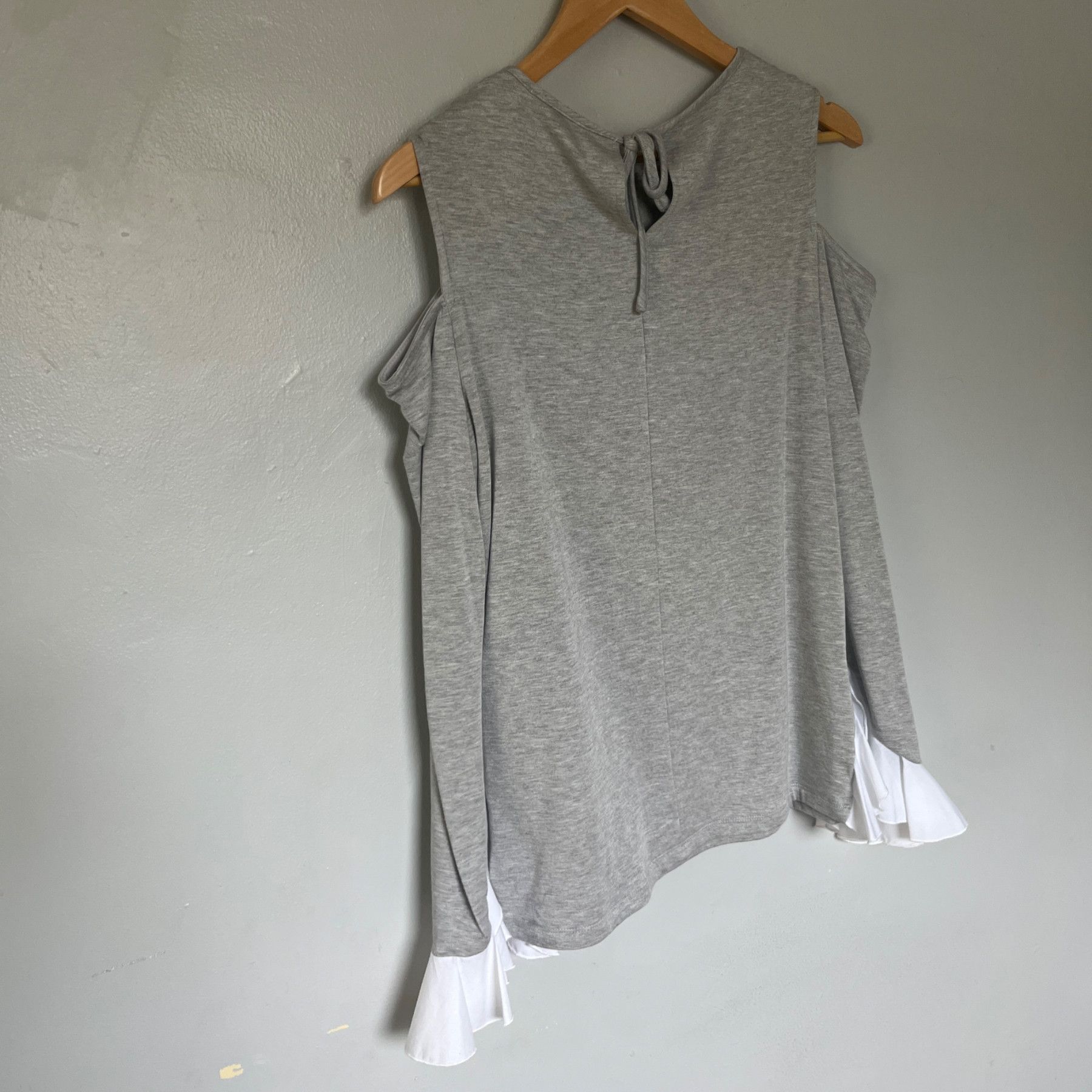 Designer Scripted Cold-Shoulder Women's Top in Gray Size M / US 6-8 / IT 42-44 - 3 Thumbnail