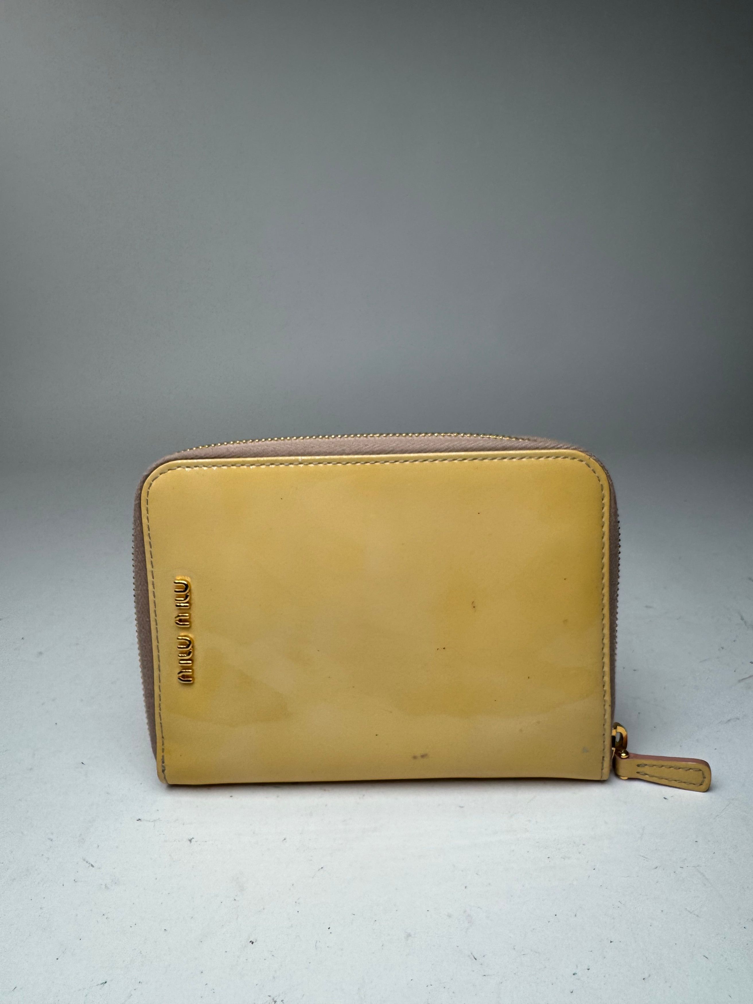 Miu Miu Vintage patent leather Organizer yellow Size ONE SIZE - 1 Thumbnail