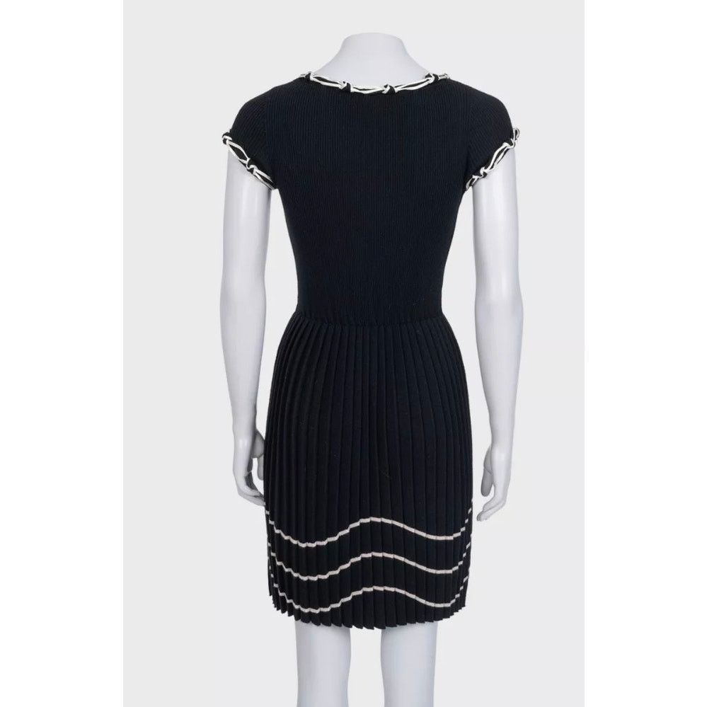 Chanel Chanel Fitted Wool Dress Black Fall 2007 Sz.36 Size XS / US 0-2 / IT 36-38 - 3 Thumbnail