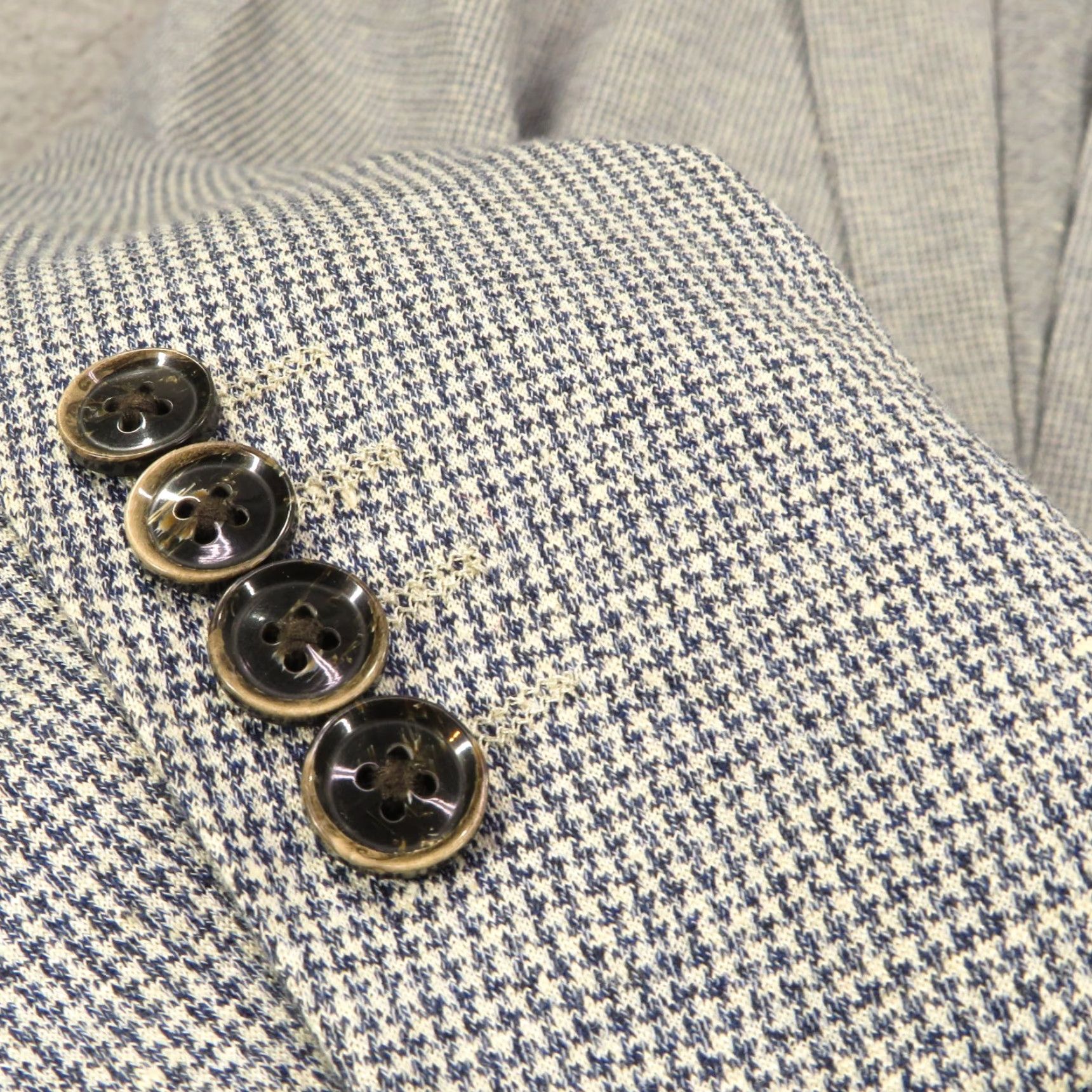 Brooks Brothers Brooks Brothers 1818 Blazer Sport Coat 42R Gray Jersey Linen Cotton Notch Lapel Double-Vented 2-Button Jacket Mens Size US XL / EU 56 / 4 - 3 Thumbnail