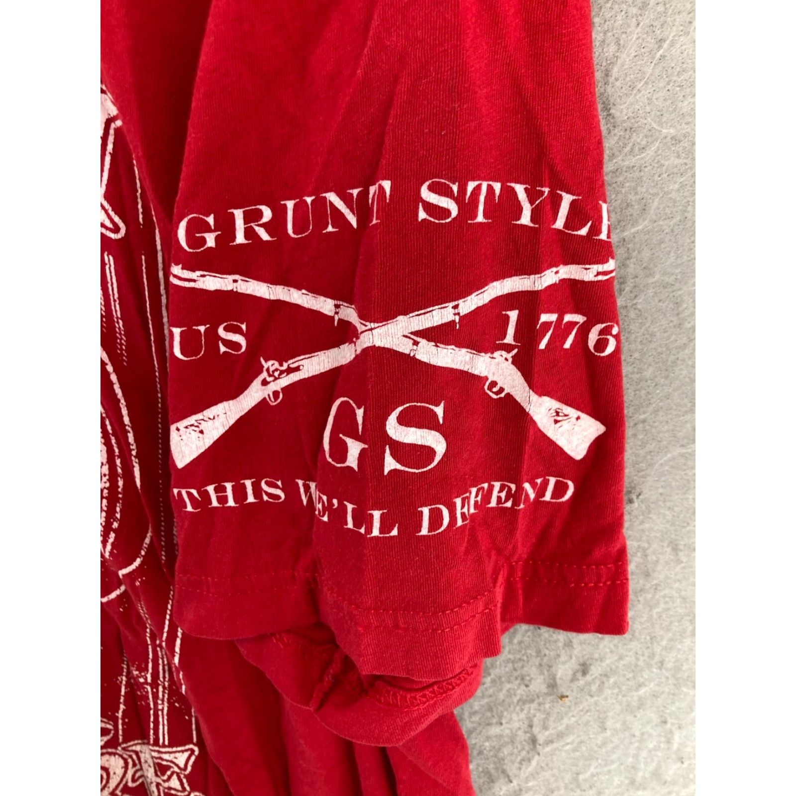 Vintage Grunt Style Men's T-Shirt Large Red Graphic Print Christmas Grenade Crew Neck Regular Fit Size US L / EU 52-54 / 3 - 6 Thumbnail