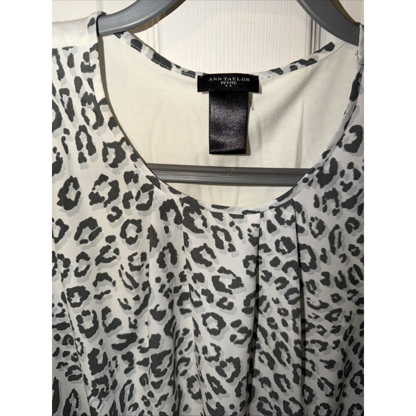 Ann Taylor Ann Taylor Petite XXSP Blue Sleeveless Top Animal Print Size XXS / US 00 / IT 34 - 3 Thumbnail