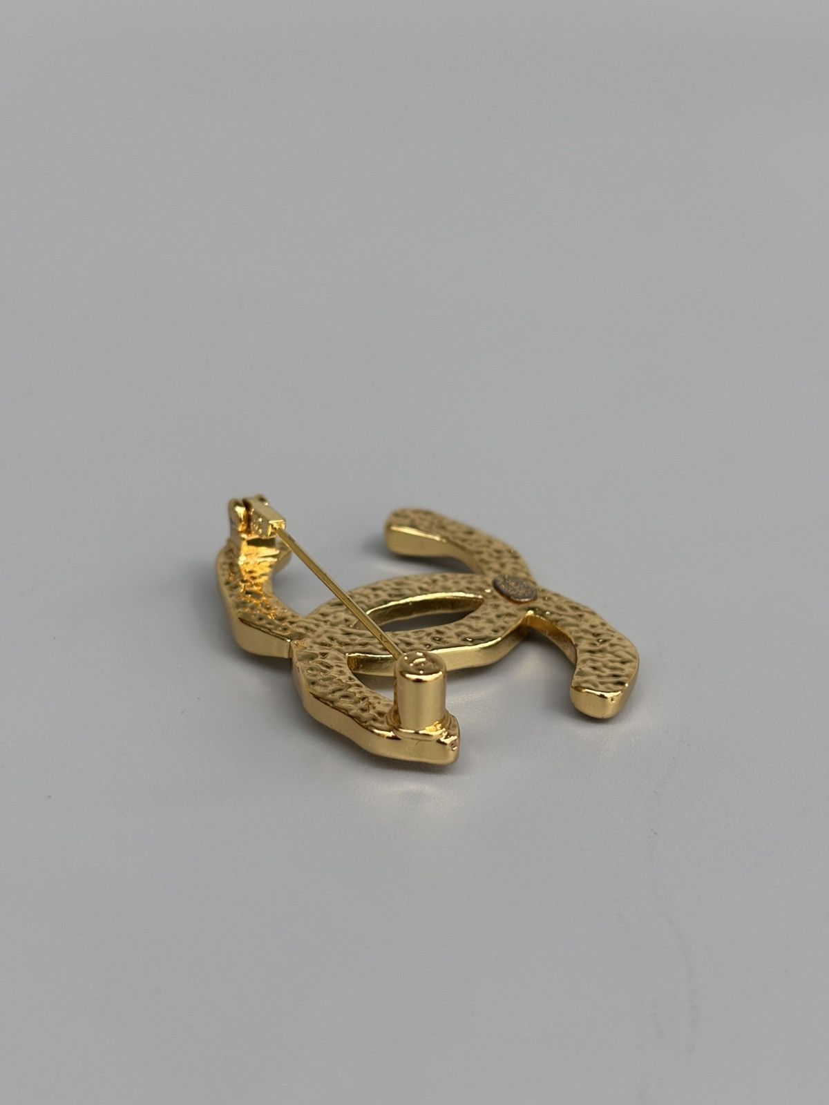 Chanel Chanel B23C Gold Pin CC Brooch Size ONE SIZE - 4 Thumbnail