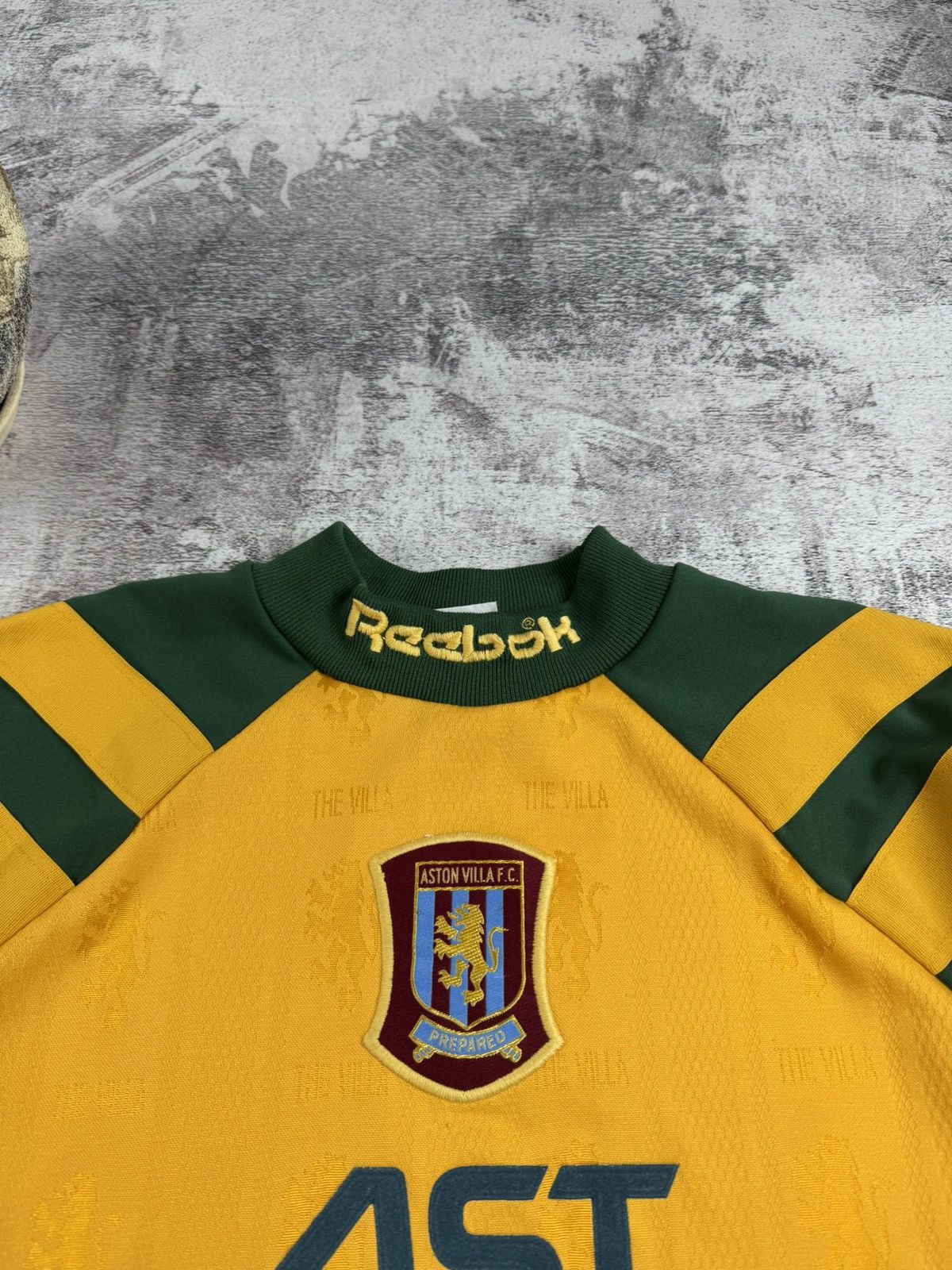 Reebok Vintage Aston Villa Goalkeeper GK Soccer Football Fan T Shirt Jersey Longsleeve Size US S / EU 44-46 / 1 - 9 Thumbnail