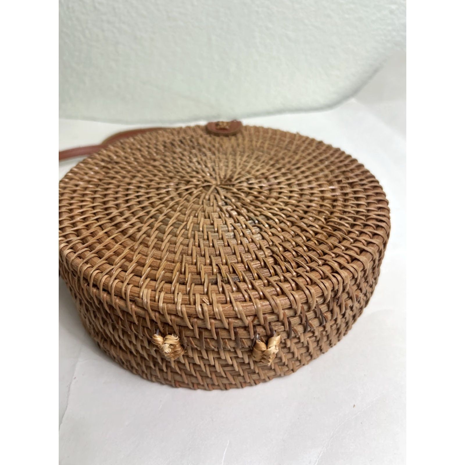 Vintage VINTAGE? No. (Not Vintage) Rattan Straw Bag Wicker Purse Round Crossbody Leather Strap Boho Size ONE SIZE - 4 Thumbnail