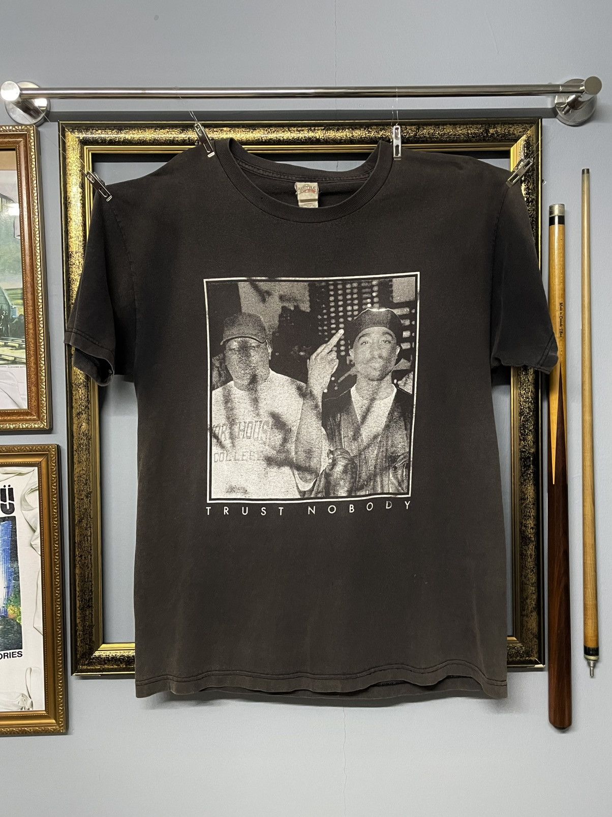 Band Tees Vintage Original Tupac & Notorius Big Trust Nobody Sunfaded Size US L / EU 52-54 / 3 - 1 Thumbnail