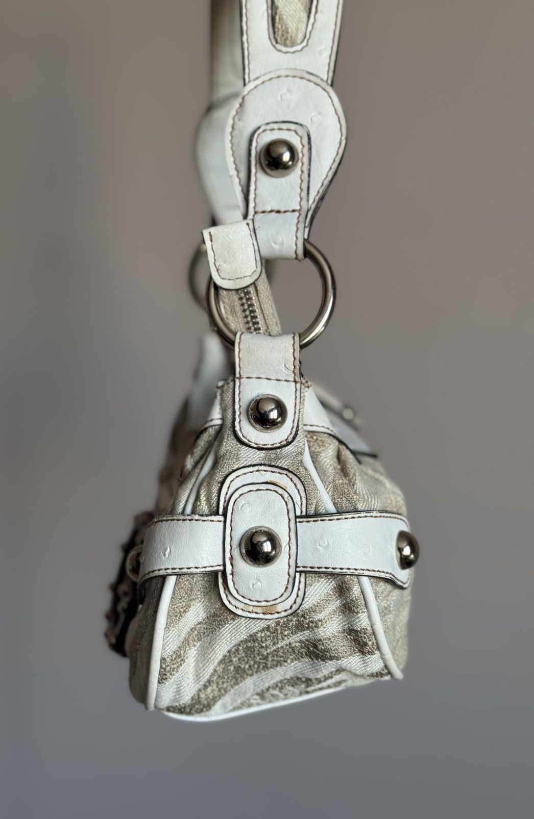 Guess Vintage Guess Y2K Cream Baguette Ostrich Effect Shoulder Bag Size ONE SIZE - 11 Thumbnail