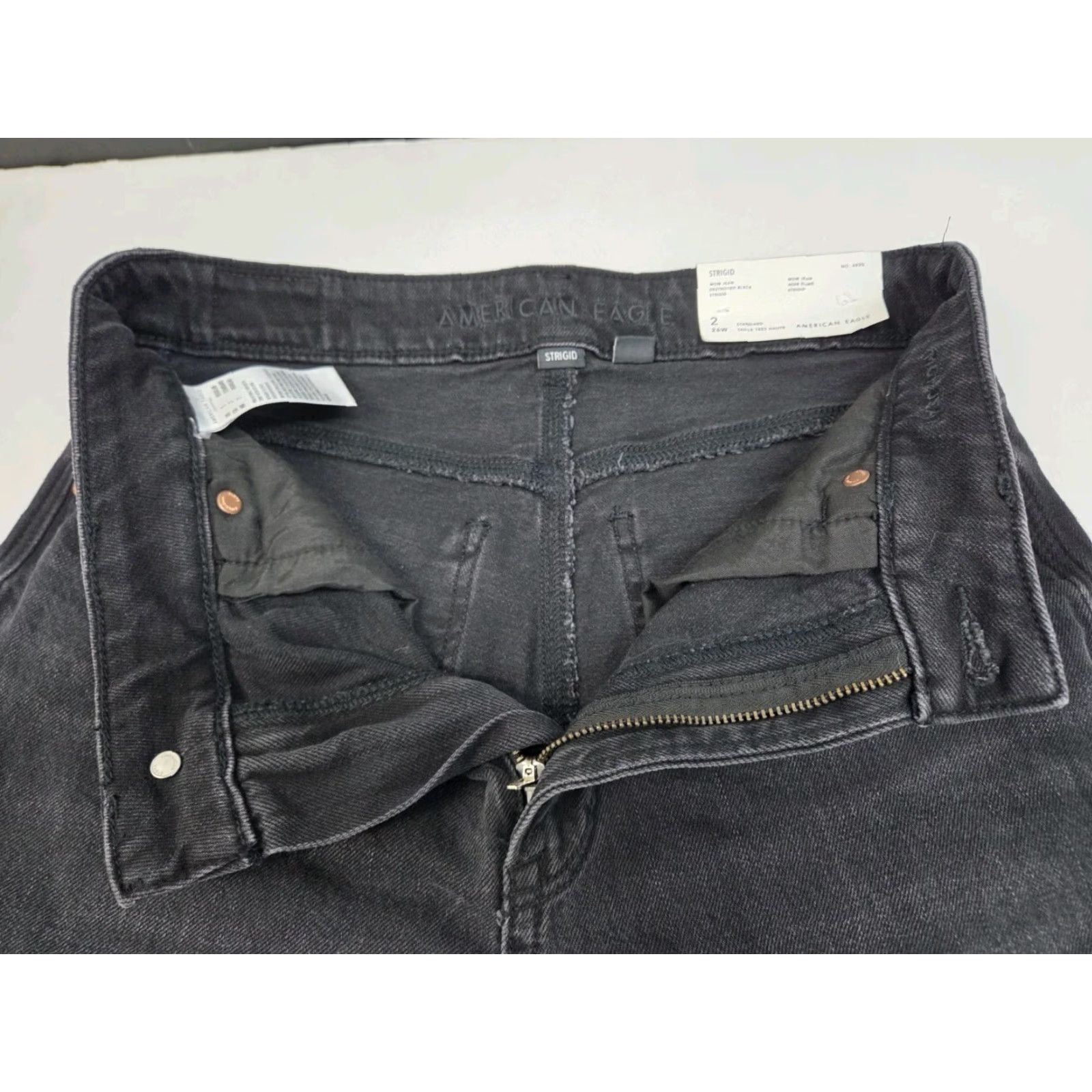 American Eagle Outfitters VINTAGE NWT American Eagle Strigid Super High Rise Destroyed Blk Mom Jean Size 2 #8084 Size 26" / US 2 / IT 38 - 4 Thumbnail