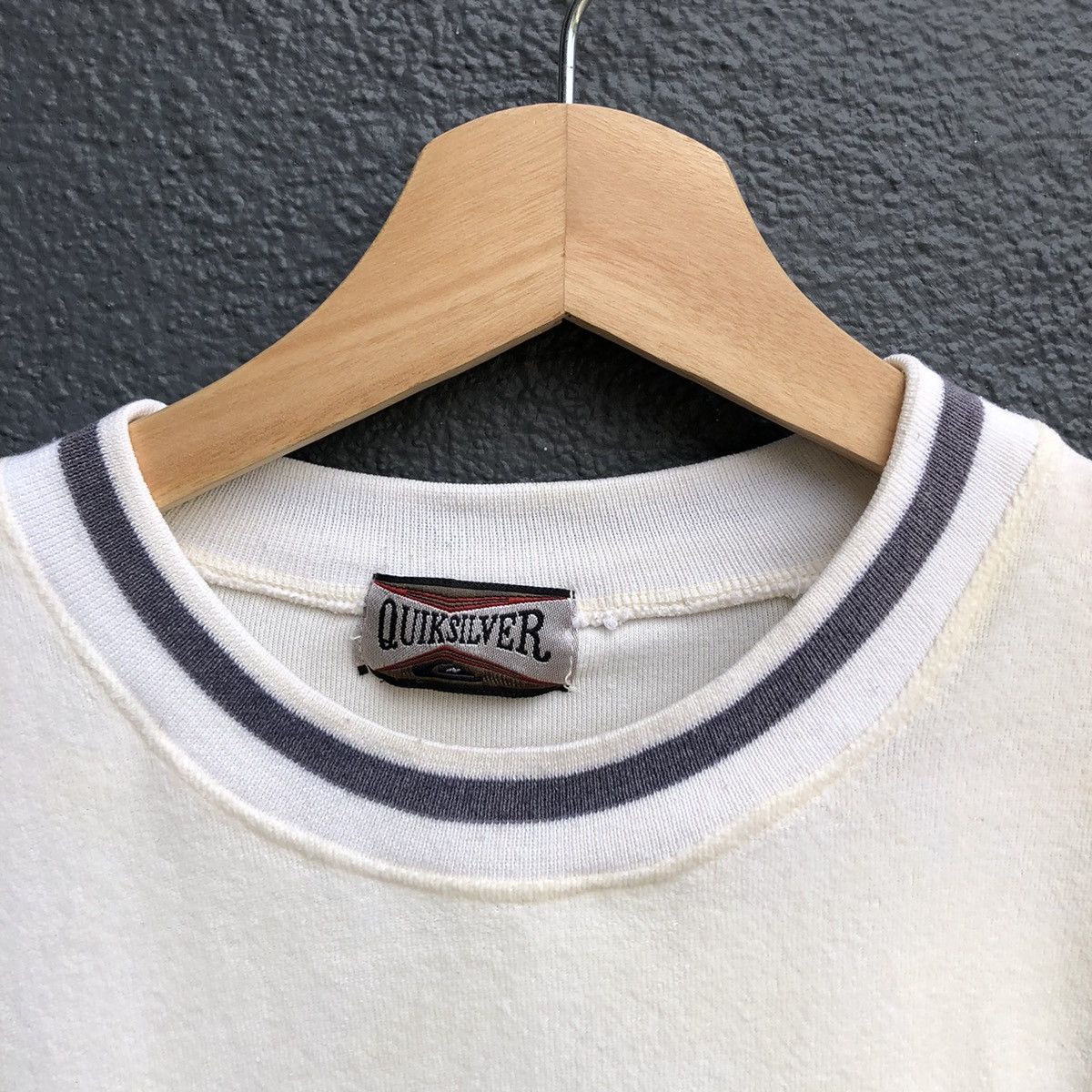 Quiksilver Vintage Surf Quiksilver Embroided Tshirt Size US XL / EU 56 / 4 - 5 Thumbnail