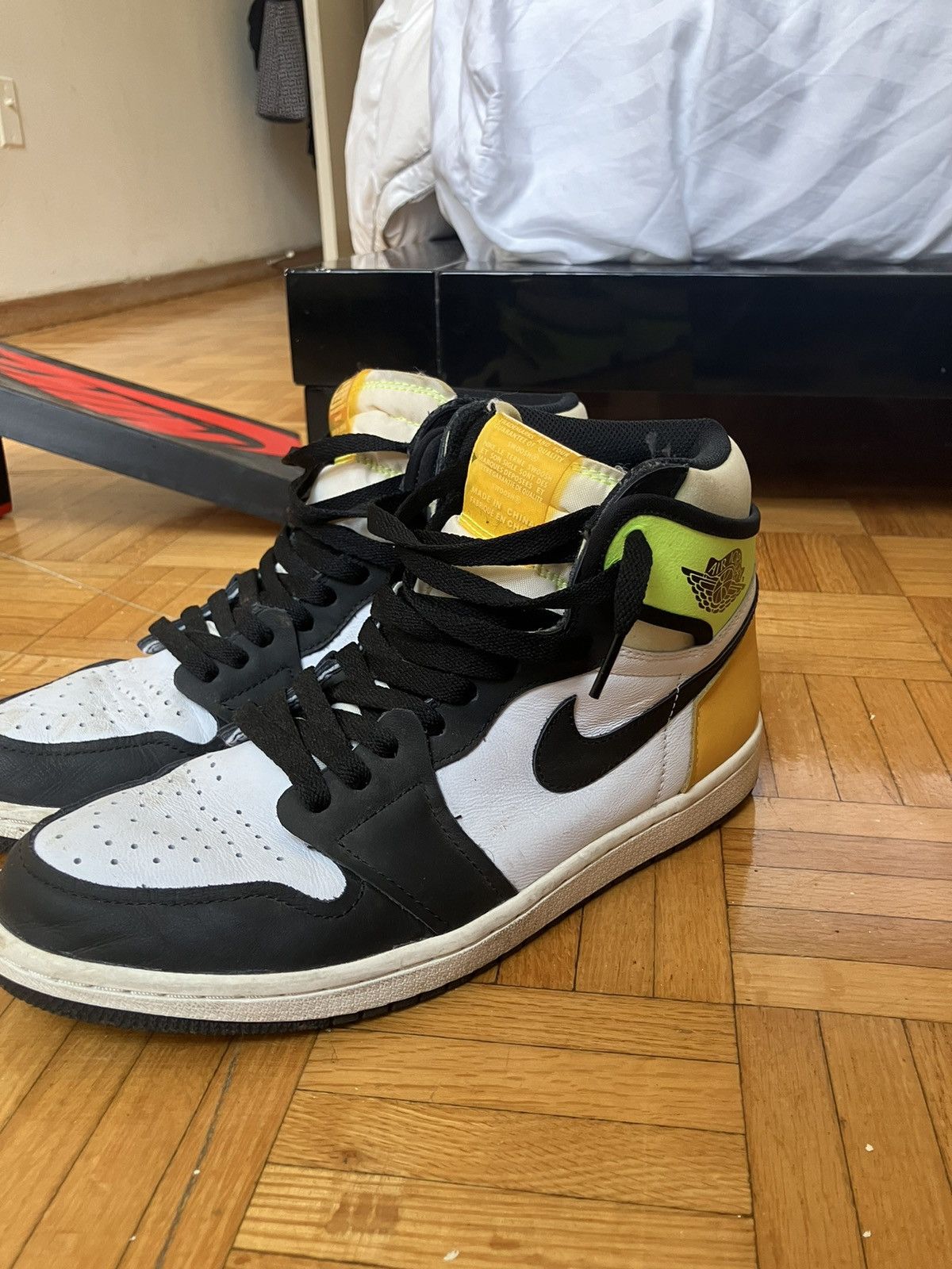Jordan Brand × Nike Jordan 1 Volt Gold Size 9.5 Size US 9.5 / EU 42-43 - 2 Thumbnail