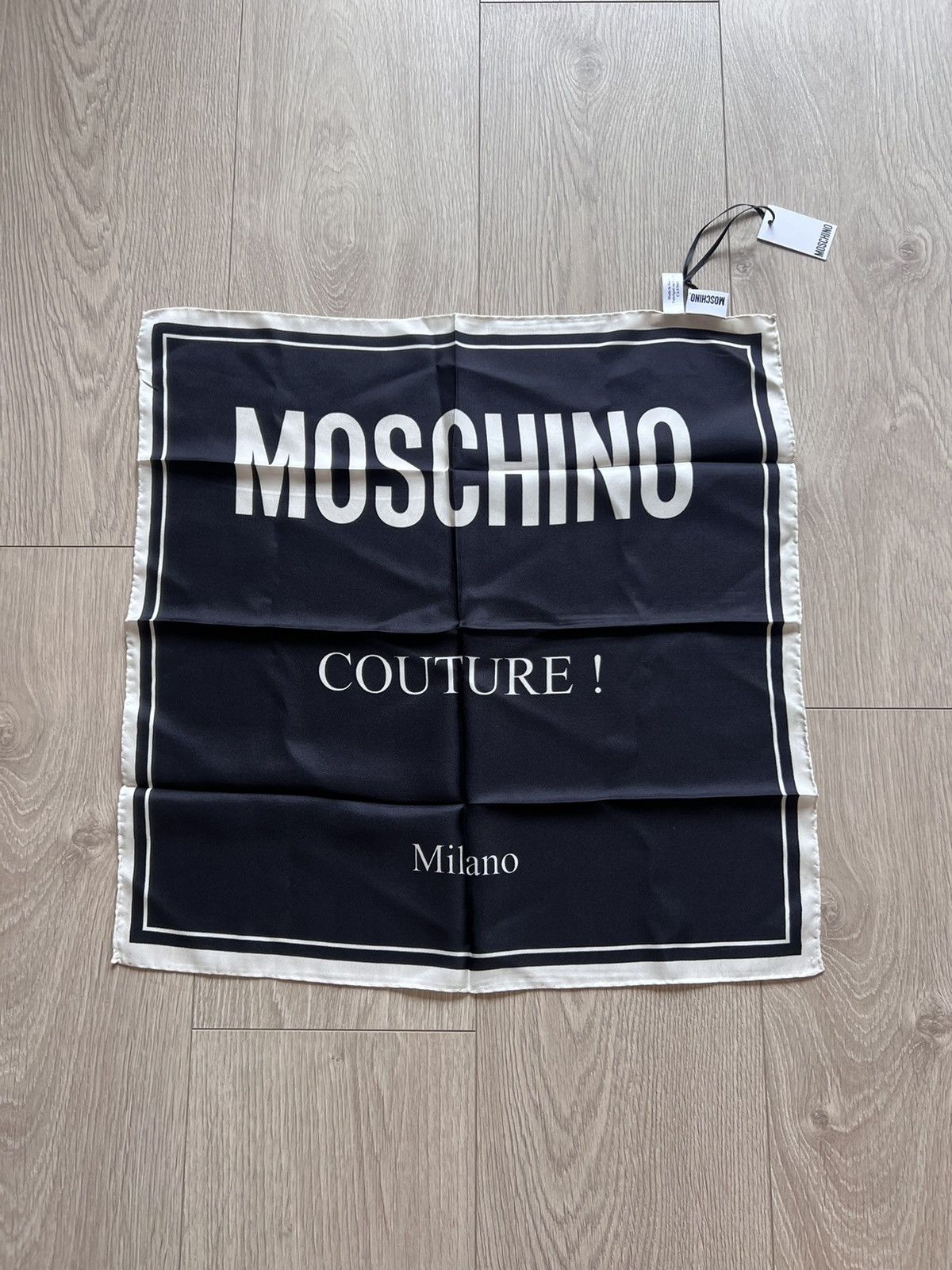 Designer × Moschino NWT Moschino Couture Silk Square Logo Scarf Made in Italy Size ONE SIZE - 1 Thumbnail