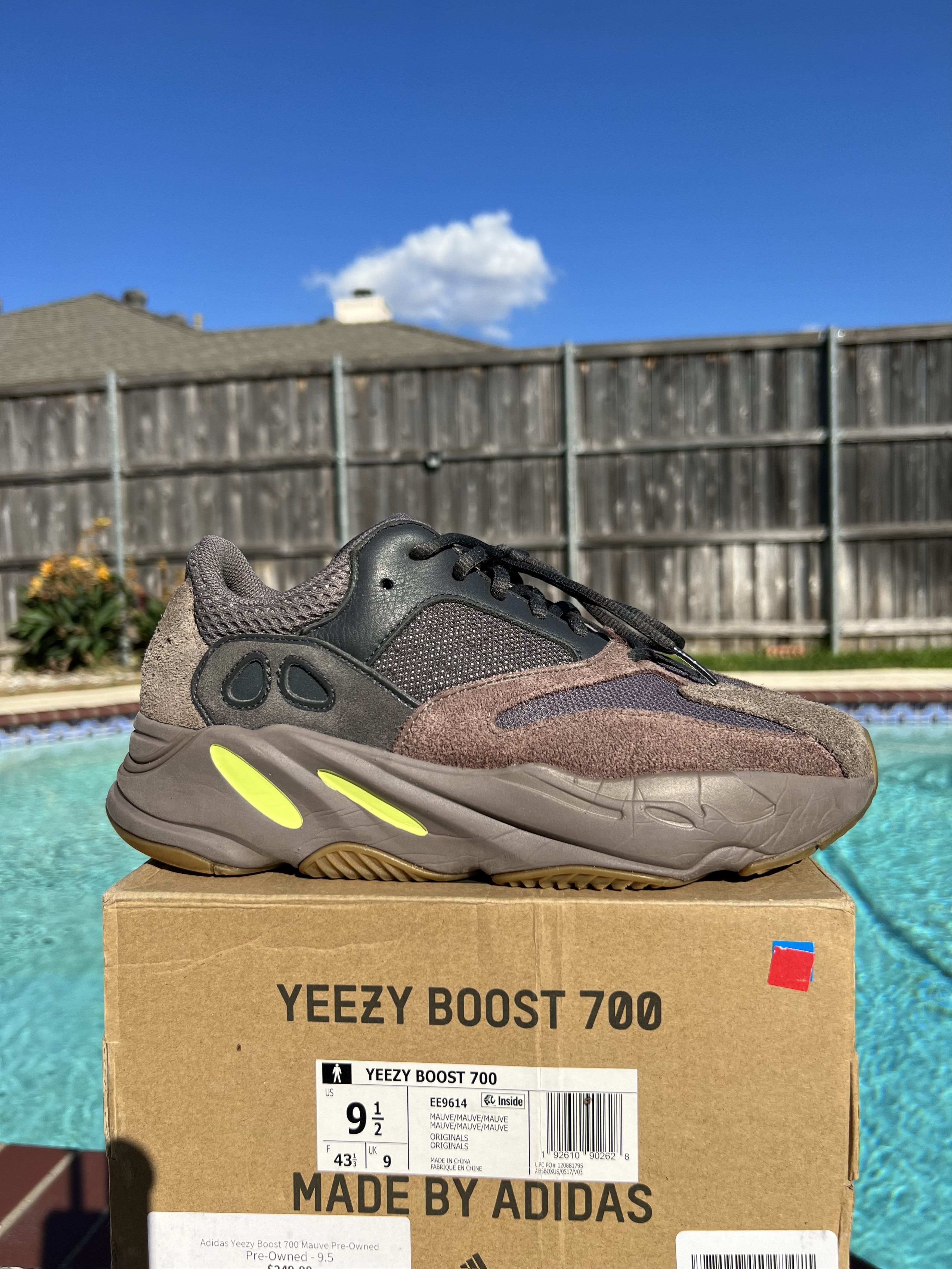 yeezy 700 mauve v1