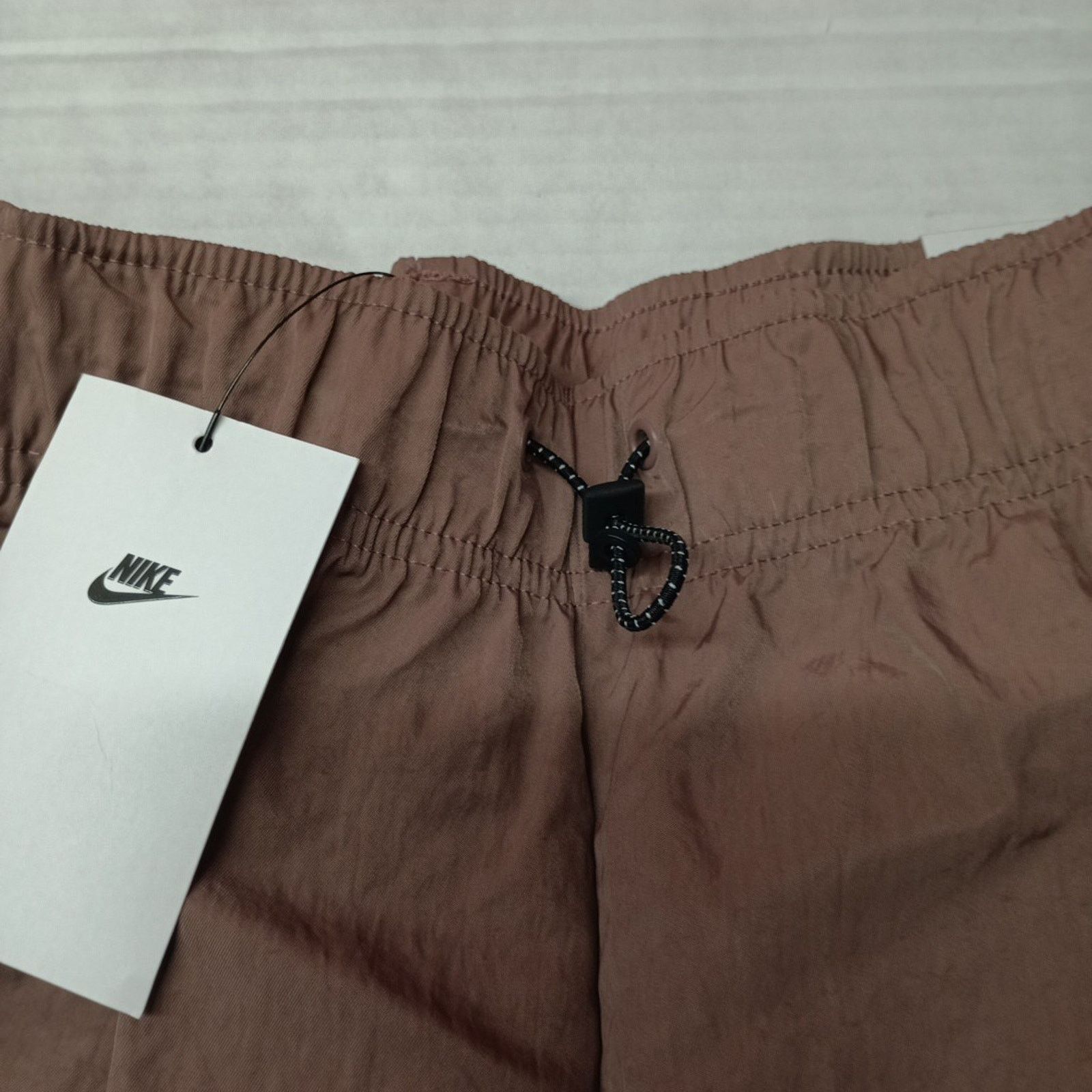 Nike Nike Womens Loose Fit Woven Cargo Shorts Size XS Smoky Mauve Size 28" / US 6 / IT 42 - 2 Thumbnail
