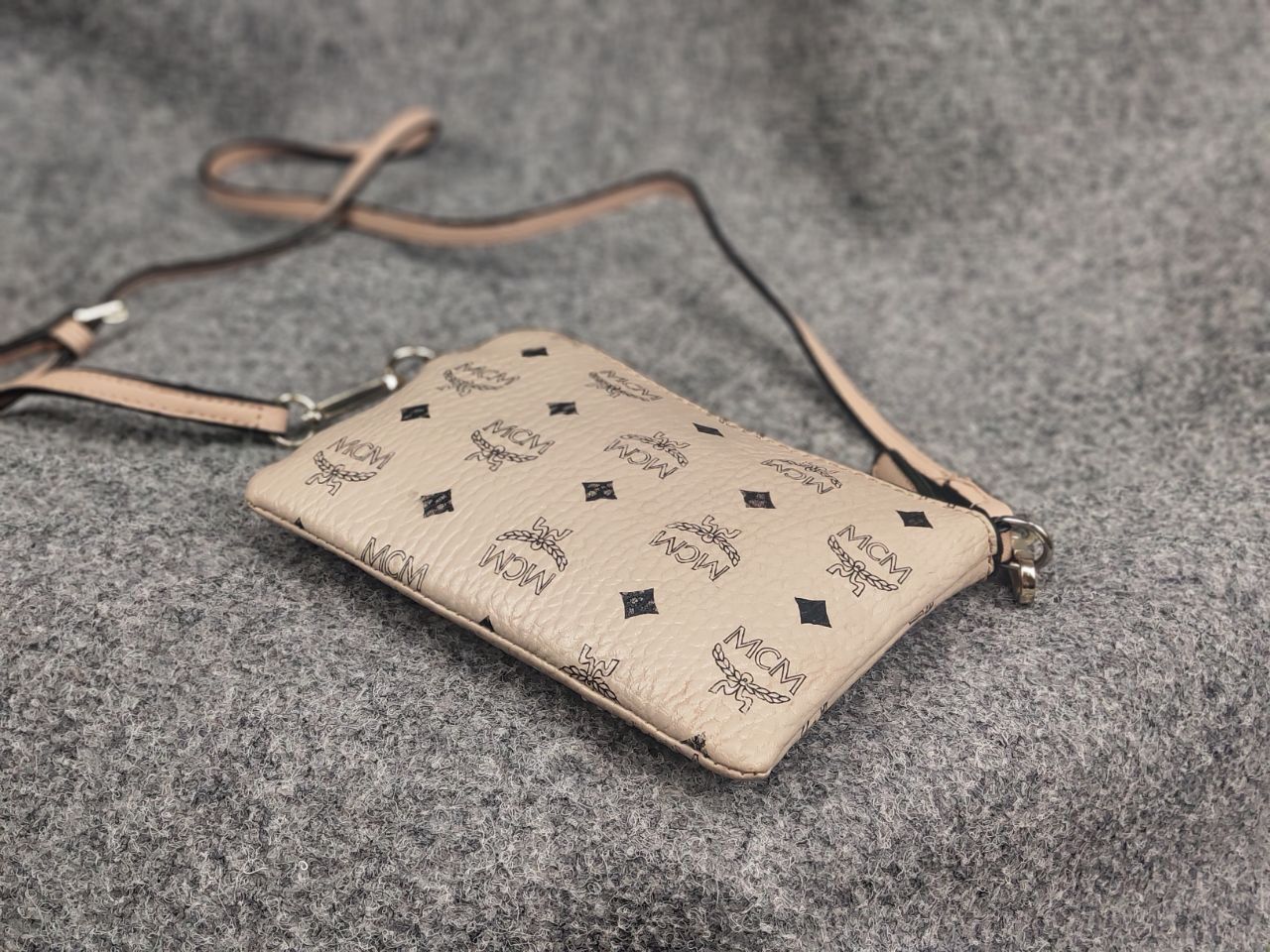 MCM MCM Authentic Vintage Small beige monogram crossbody Zip Bag Size ONE SIZE - 5 Thumbnail