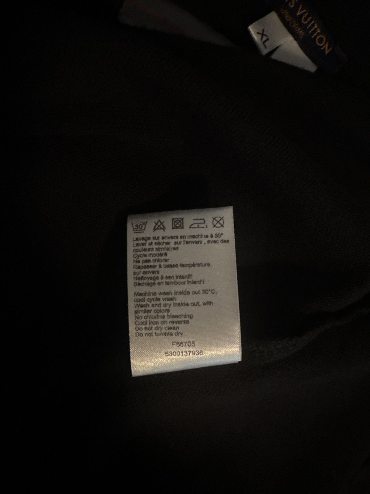 Louis Vuitton Louis Vuitton Employee Uniform Polo Longsleeve Black Logo Size US XL / EU 56 / 4 - 4 Thumbnail