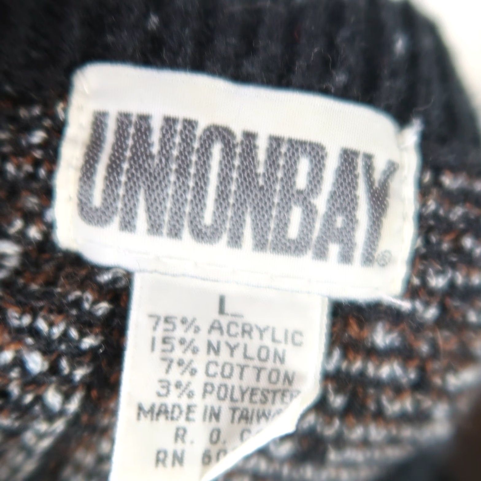 Vintage VINTAGE Unionbay Geometric Sweater Mens L Crew Ne ck Pullover 90s Black Grey Knit Fall Winter Size US L / EU 52-54 / 3 - 5 Thumbnail