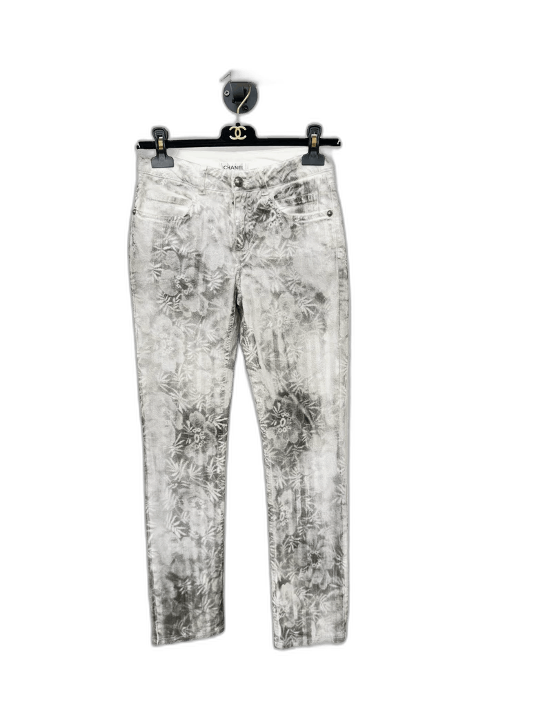 Chanel Chanel Denim Pants Size 34 with Floral Print Size 34" / US 12 / IT 48 - 1 Thumbnail