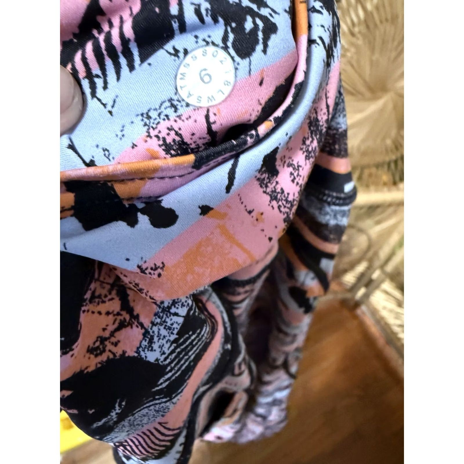 Lululemon Lululemon Fast Free High Rise Tight Legging Geo Print Size 6 EUC Women Pants Cross Training Activewear Ankle 25in Inseam Multicolor Adjustable Pockets Size 28" / US 6 / IT 42 - 4 Thumbnail