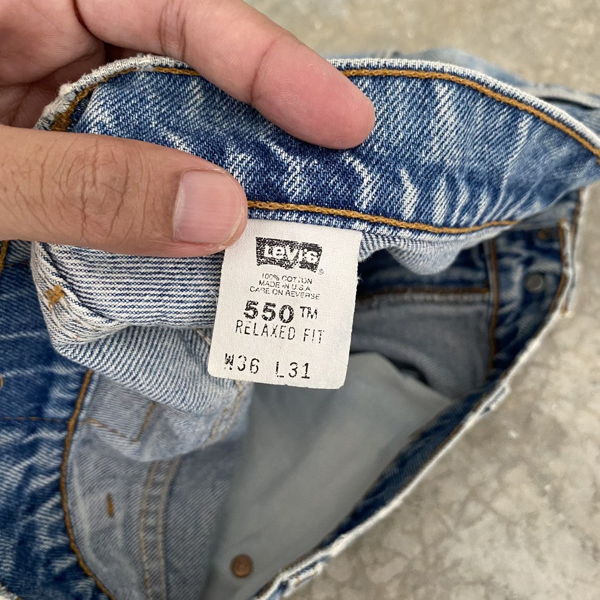 Levi's VTG 1996 Levis 550 Orange Tab Relaxed Fit Faded Blue Jeans Size US 35 - 15 Thumbnail