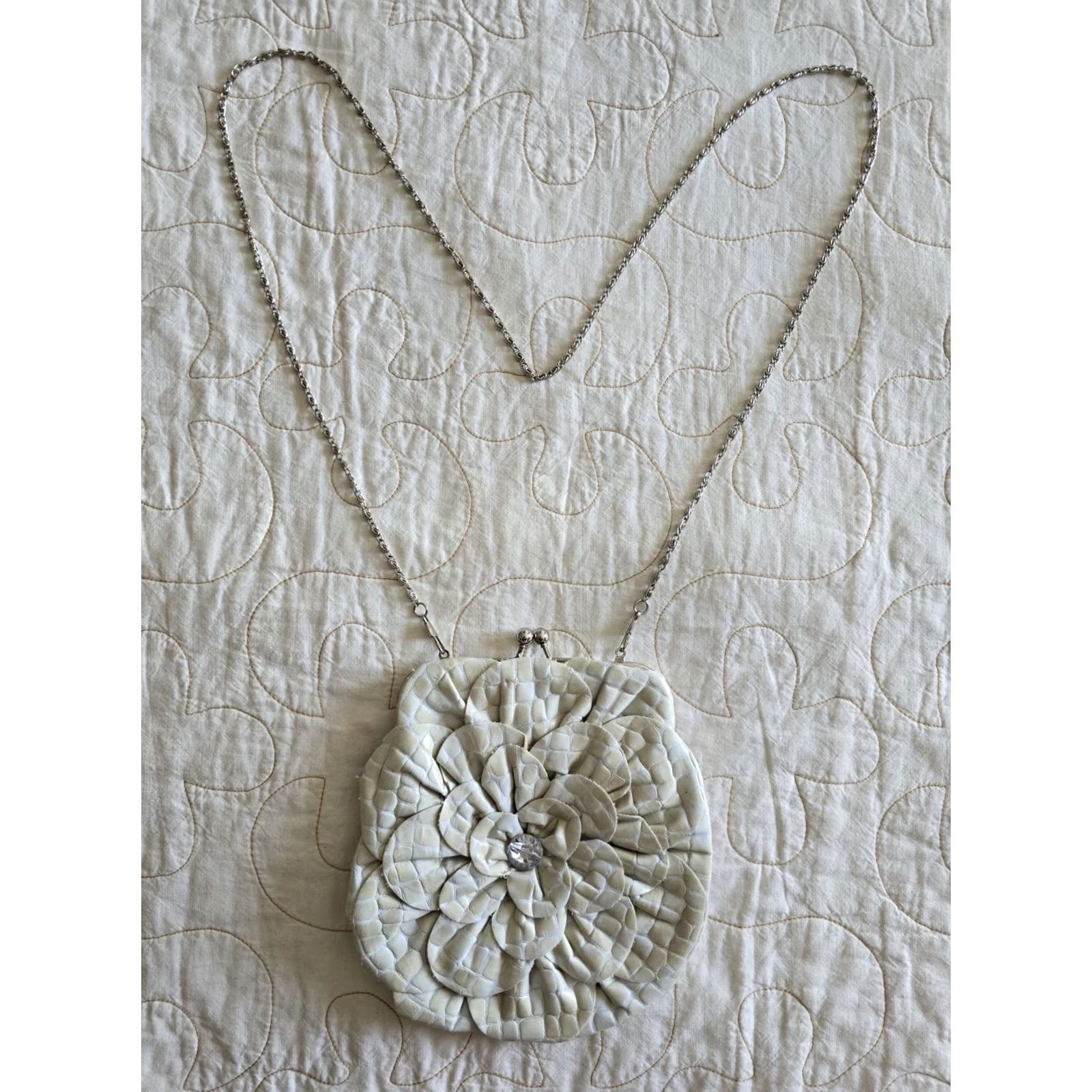 Vintage VINTAGE 90s Y2k Ivory Rose Crossbody Bag Fairycore Romantic Ethereal Purse Women Size ONE SIZE - 3 Thumbnail
