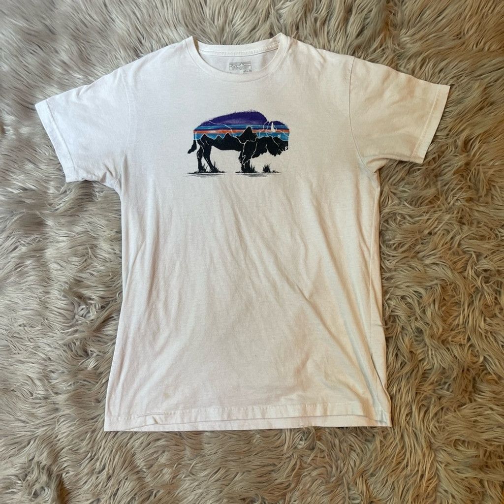 Patagonia Patagonia Buffalo Design size L w/small stain Size US L / EU 52-54 / 3 - 1 Thumbnail