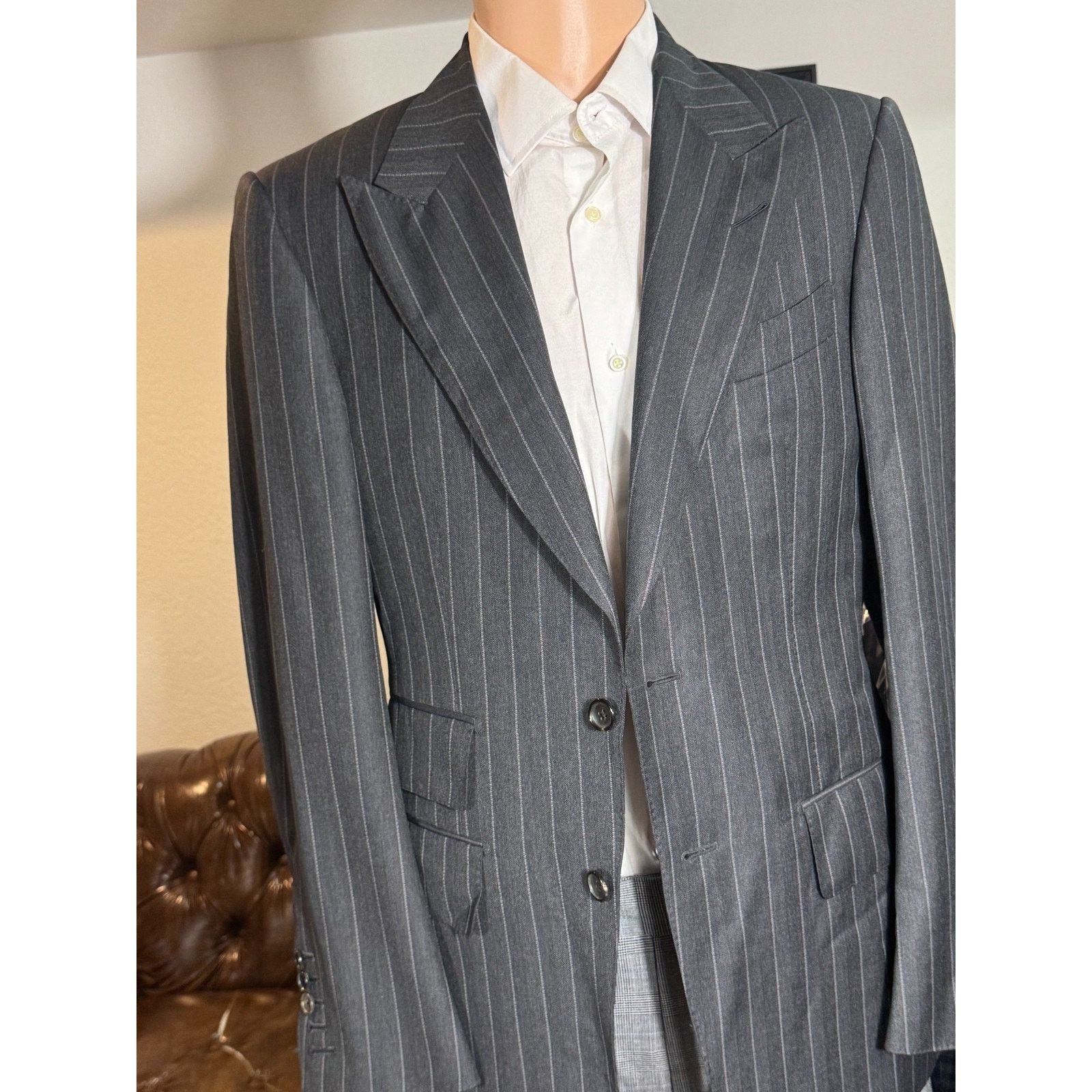 Tom Ford Tom Ford Gray Herringbone Peak Lapel Suit Jacket 46IT 38R Size 38R - 2 Thumbnail
