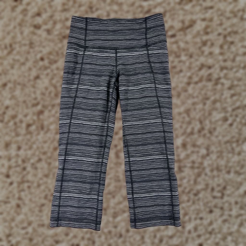 Lululemon Lululemon Pants Womens 8 Capri Yoga Gym Workout Striped Black White Pockets Leggings 20in Inseam 20 Regular Capris Womens Size 30" / US 8 / IT 44 - 1 Thumbnail