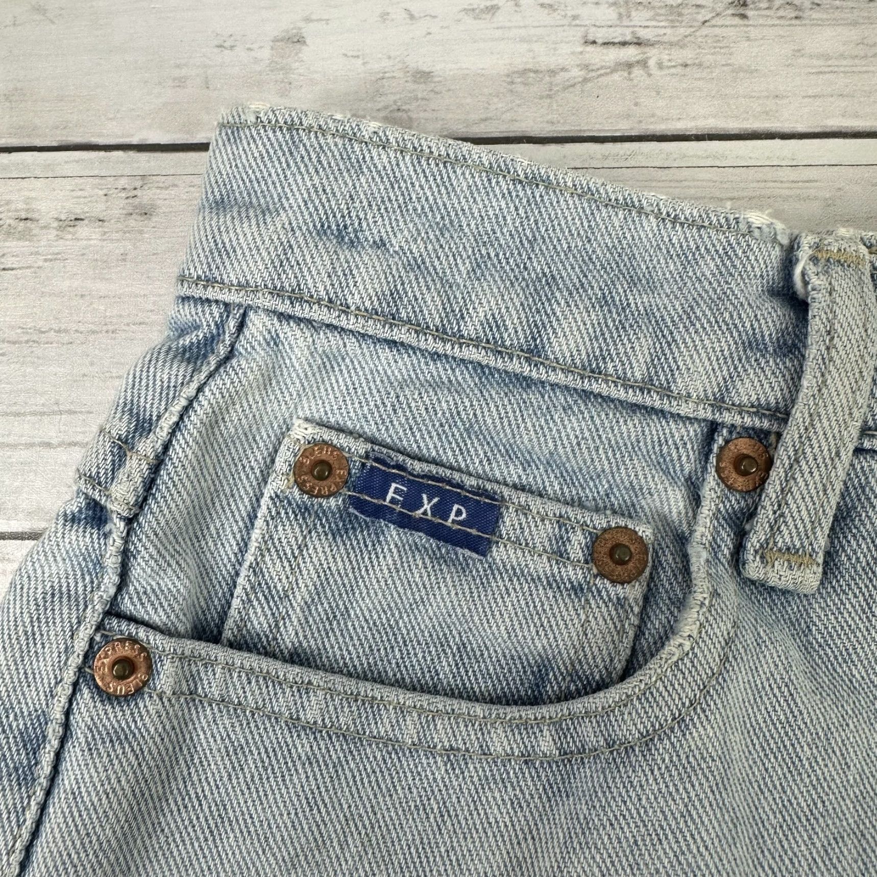 Express VINTAGE Express Blues Jeans Shorts Womens Size 1/2 Blue Denim Bermuda 90s Casual Womens Size 25" / US 0 / IT 36 - 2 Thumbnail