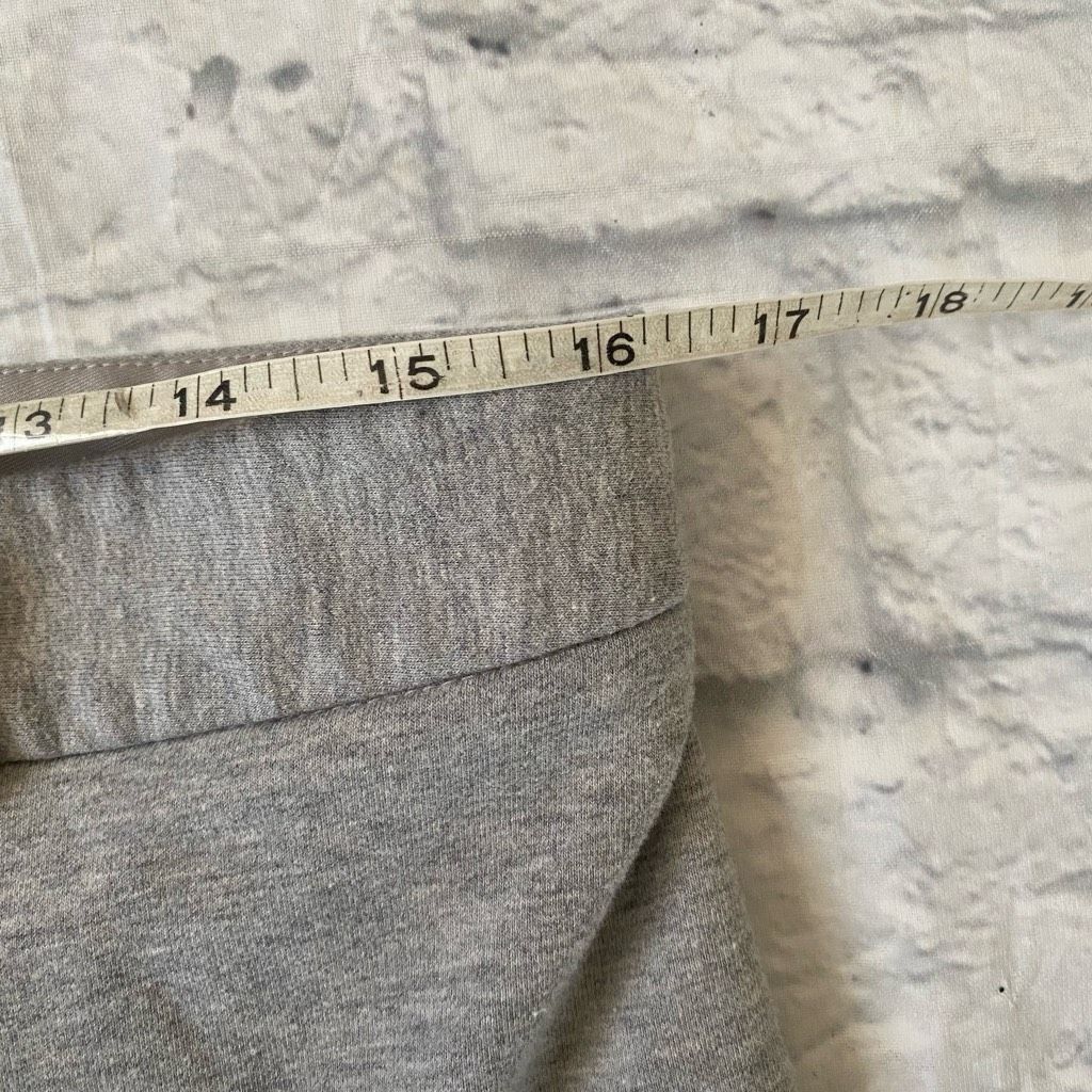 Express Express women 8 cotton blend soft & comfy Capri pants grey Size 30" / US 8 / IT 44 - 9 Thumbnail