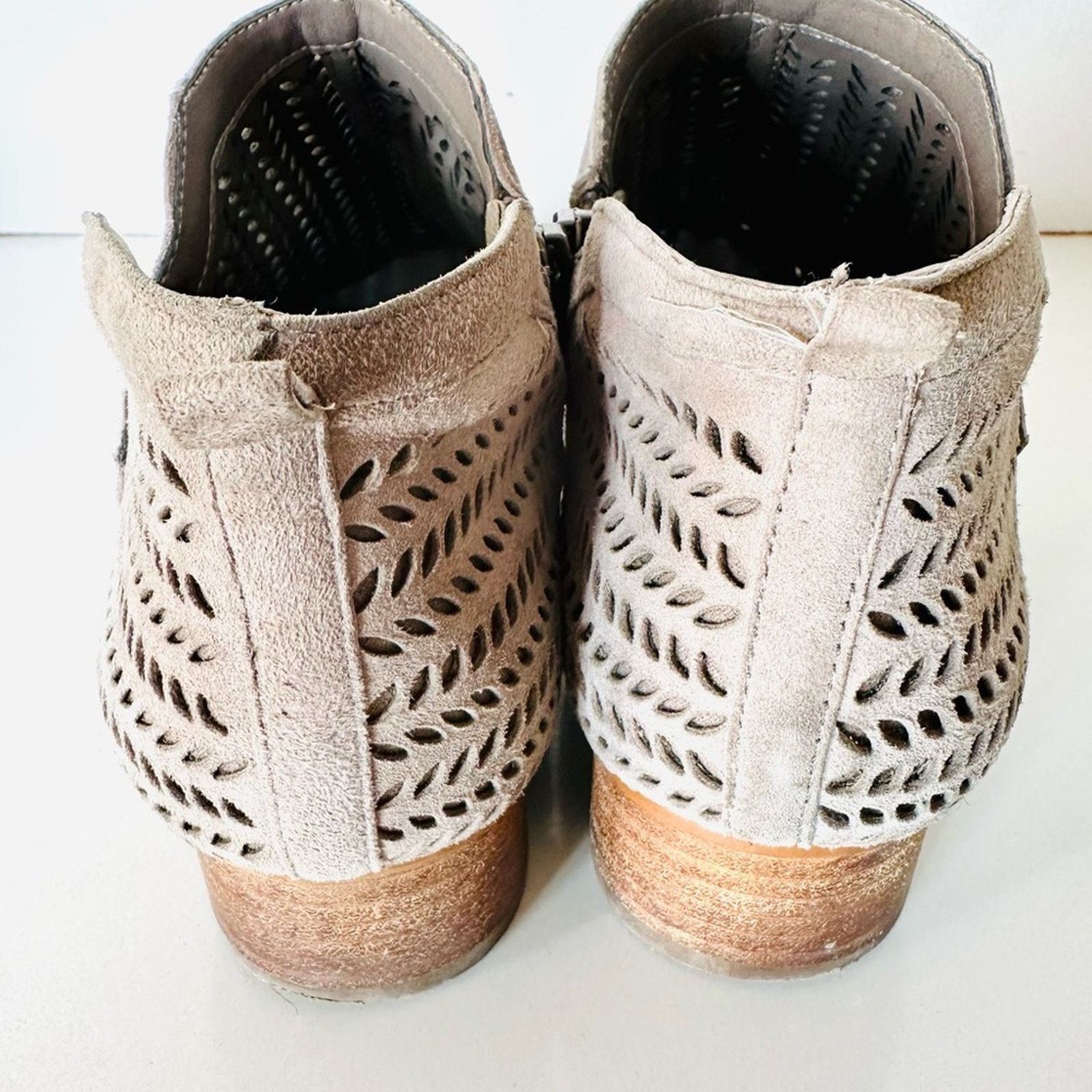 Vince Camuto VINCE CAMUTO Tan Cream Suede Leather Heel Ankle Boot Booties Size US 8.5 / IT 38.5 - 5 Thumbnail