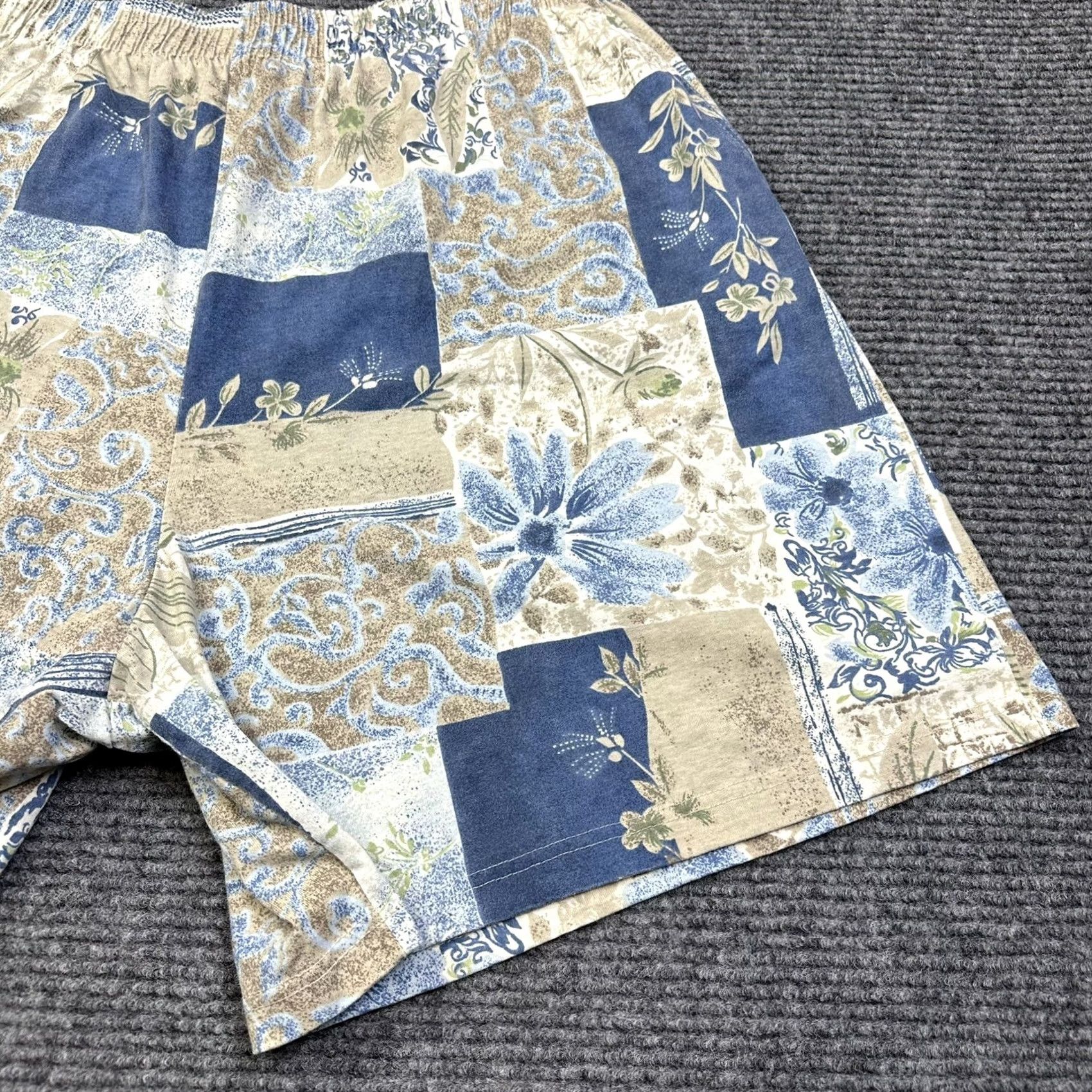 Vintage VINTAGE 90s Woman’s Plus Size 2XL Retro Floral Bermuda Shorts With Pockets Size 40" / US 18 - 7 Thumbnail