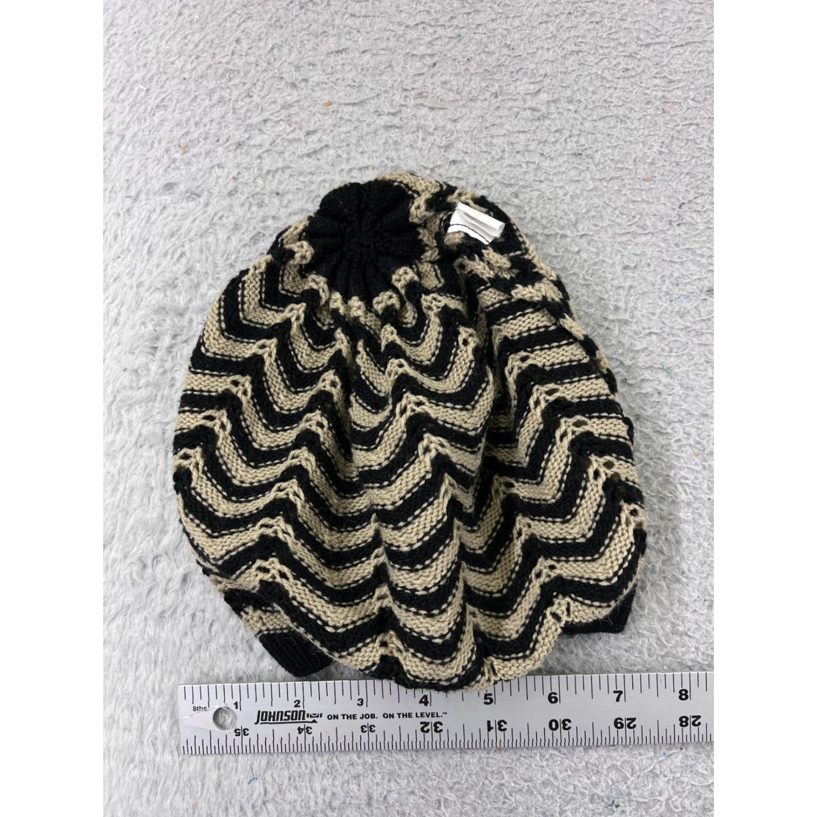 Vintage VINTAGE Beanie/Toque Hat Women's One Size Gray Black Zig Zag Knit 100% Acrylic Beanie Womens Adult One Size Black Ski Theme Mens? Size ONE SIZE - 4 Thumbnail
