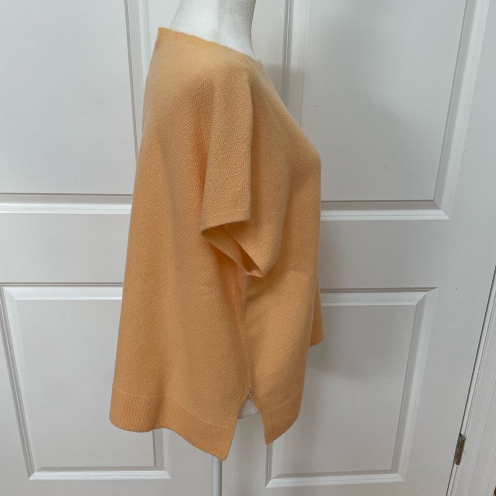 Lafayette 148 Short Sleeve Cashmere Sweater from Lafayette 148 New York Size M / US 6-8 / IT 42-44 - 2 Thumbnail
