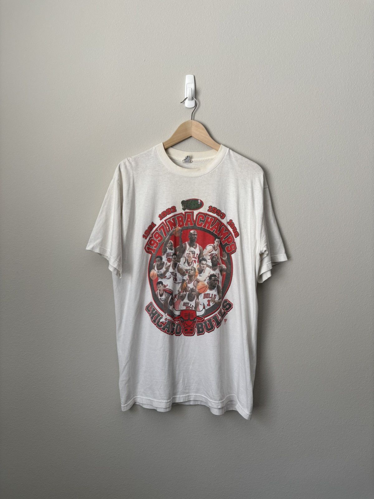 Vintage Vintage 1997 Chicago Bulls NBA Champs Starter Shirt Size US L / EU 52-54 / 3 - 1 Thumbnail