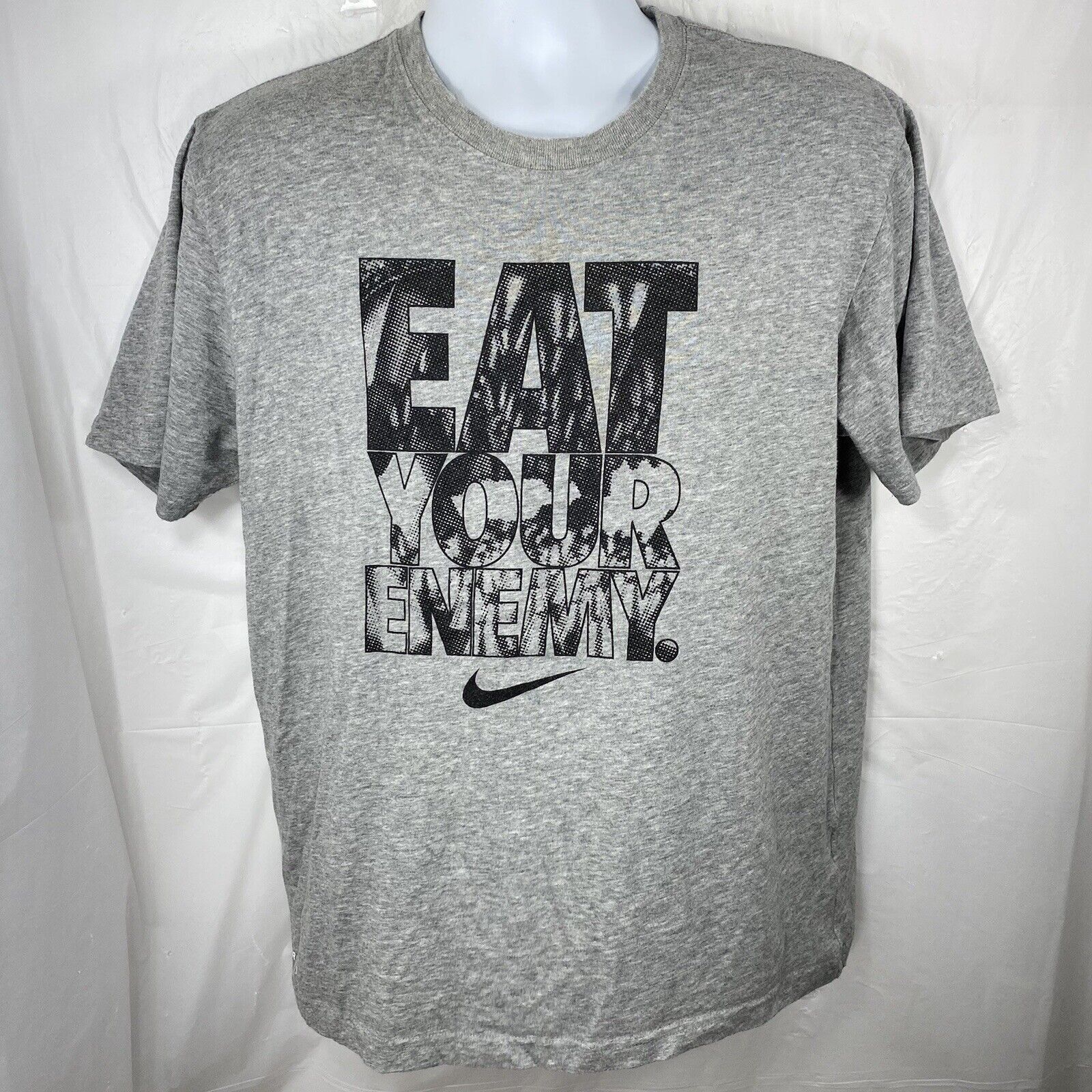 Nike Nike Large Eat Your Enemies Gray Short Sleeve Graphic TShirt Size US L / EU 52-54 / 3 - 1 Thumbnail