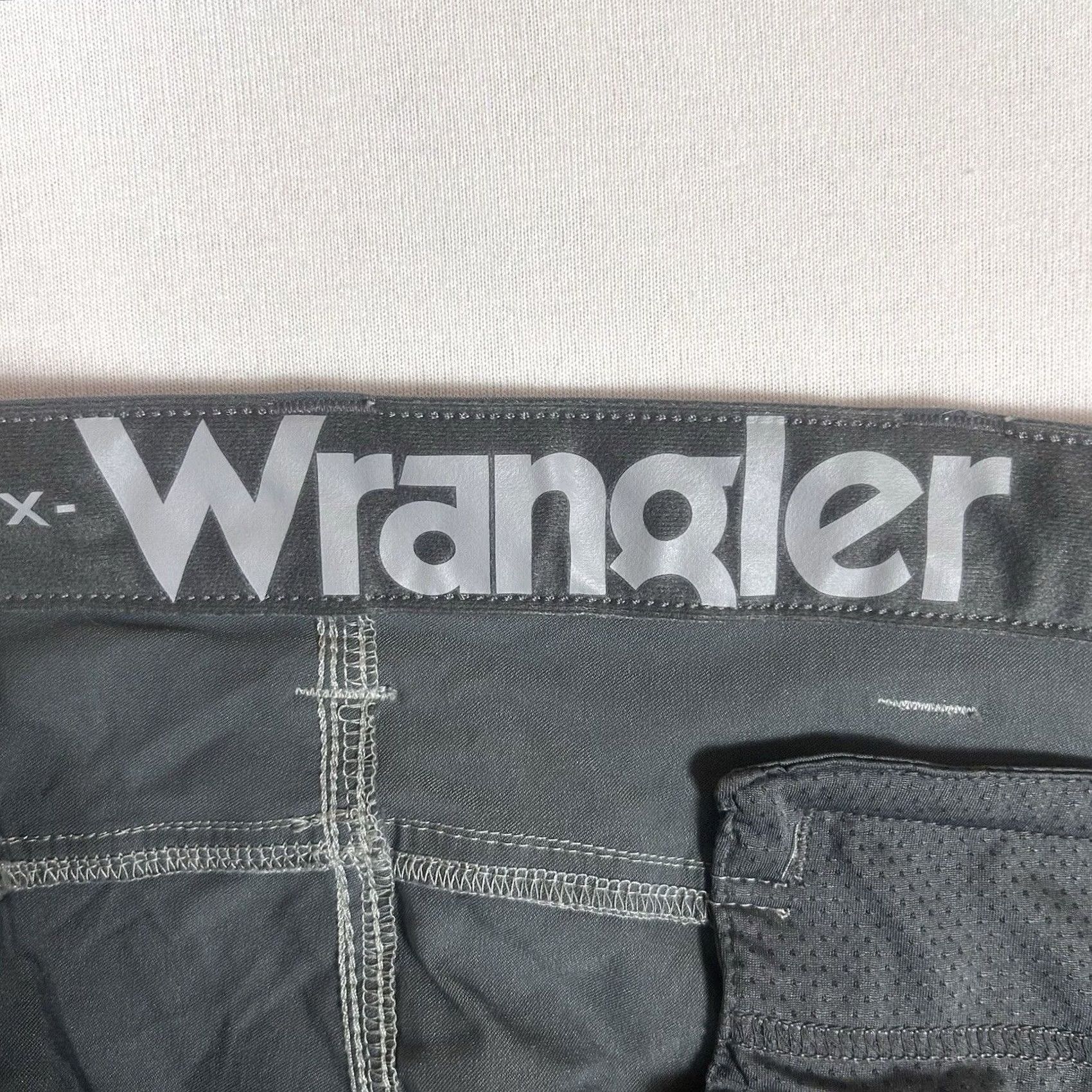 Wrangler Wrangler All Terrain Gear Shorts Mens 46 Green Stretch Nylon Spandex Cargo Pocket Canvas Outdoor Size US 30 / EU 46 - 3 Thumbnail