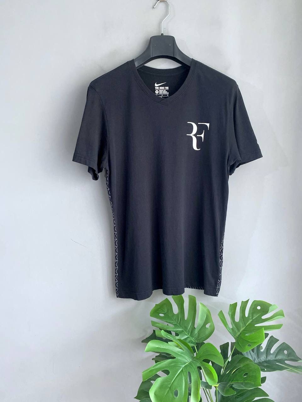 Nike Nike RF Roger Federer V-Neck Cotton Tennis T-Shirt, Size M Size US M / EU 48-50 / 2 - 1 Thumbnail