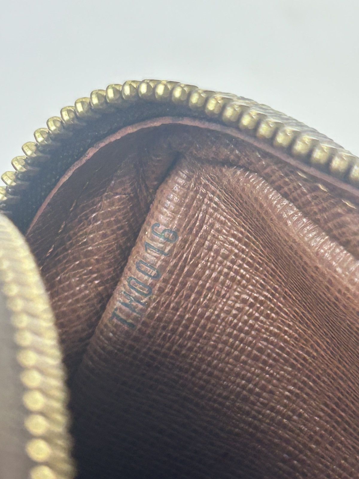 Louis Vuitton Louis Vuitton Monogram Crossbody Bag Size ONE SIZE - 8 Thumbnail