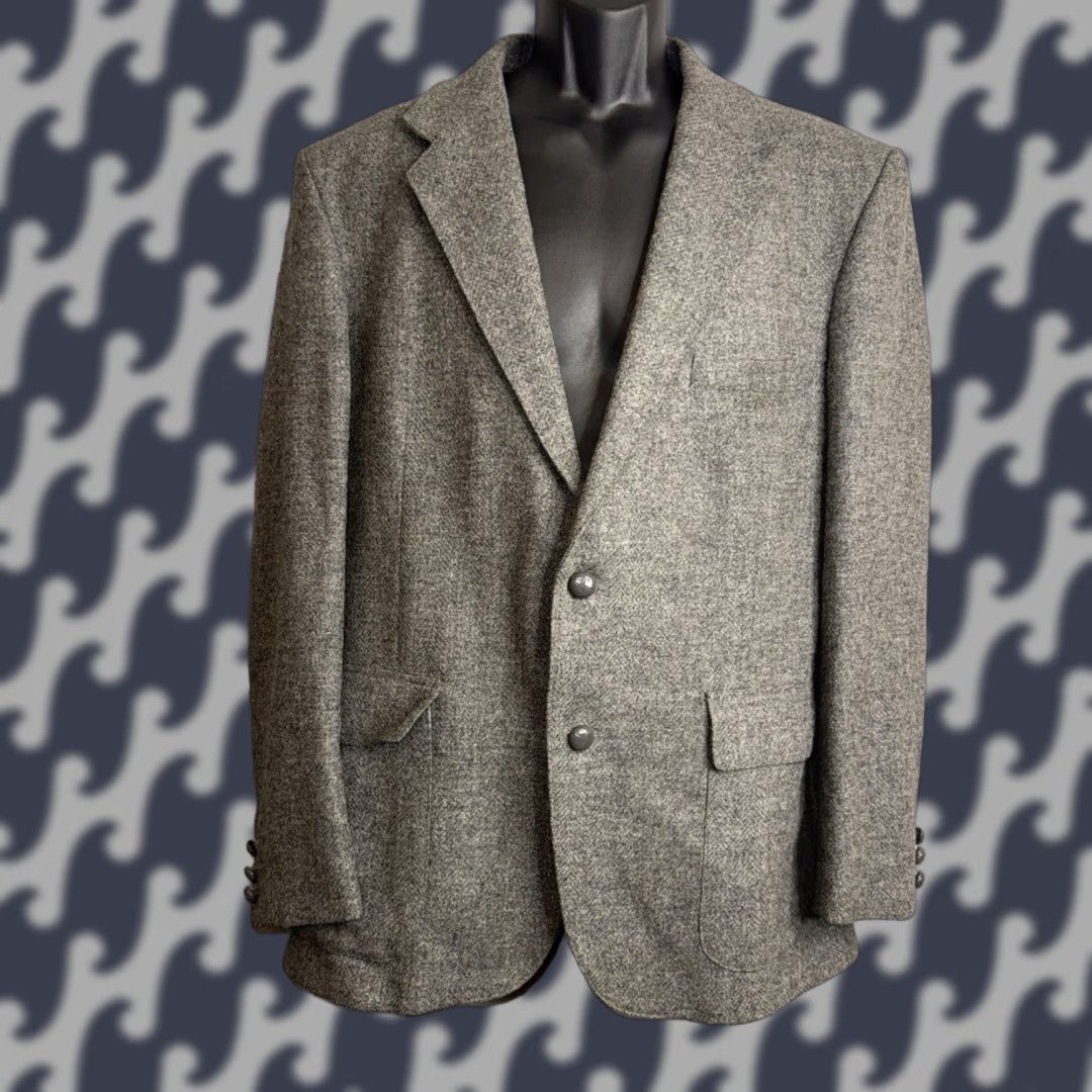 Farah Vtg Farah WFF Blazer Men 44R Gray Herringbone 100% Wool Tweed 2 Button Notch Lapel Single-Breasted Vintage Classic Modern Size 44R - 1 Thumbnail