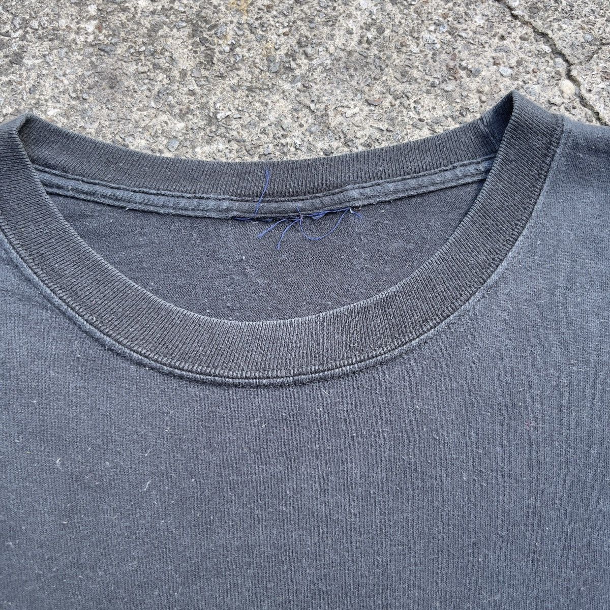 Vintage Vintage 90s Thrashed Black Blank Pocket T Shirt Size US XXL / EU 58 / 5 - 4 Thumbnail