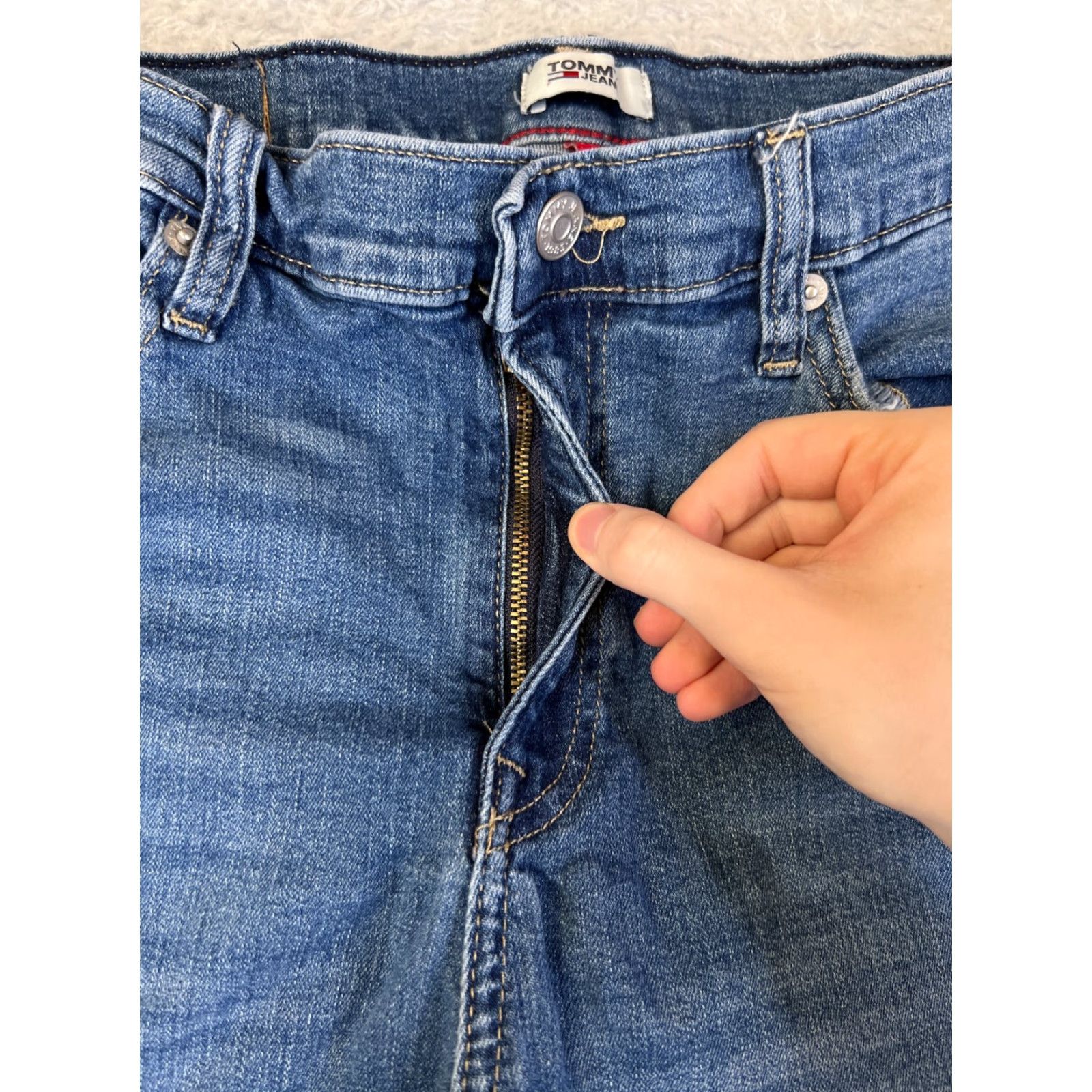 Tommy Hilfiger Tommy Hilfiger Jeans Womens 6 Blue Denim Straight Medium Wash Cotton Blend Regular Rise 29in Inseam 26in 5-Pocket Logo Embroidered Size 28" / US 6 / IT 42 - 7 Thumbnail