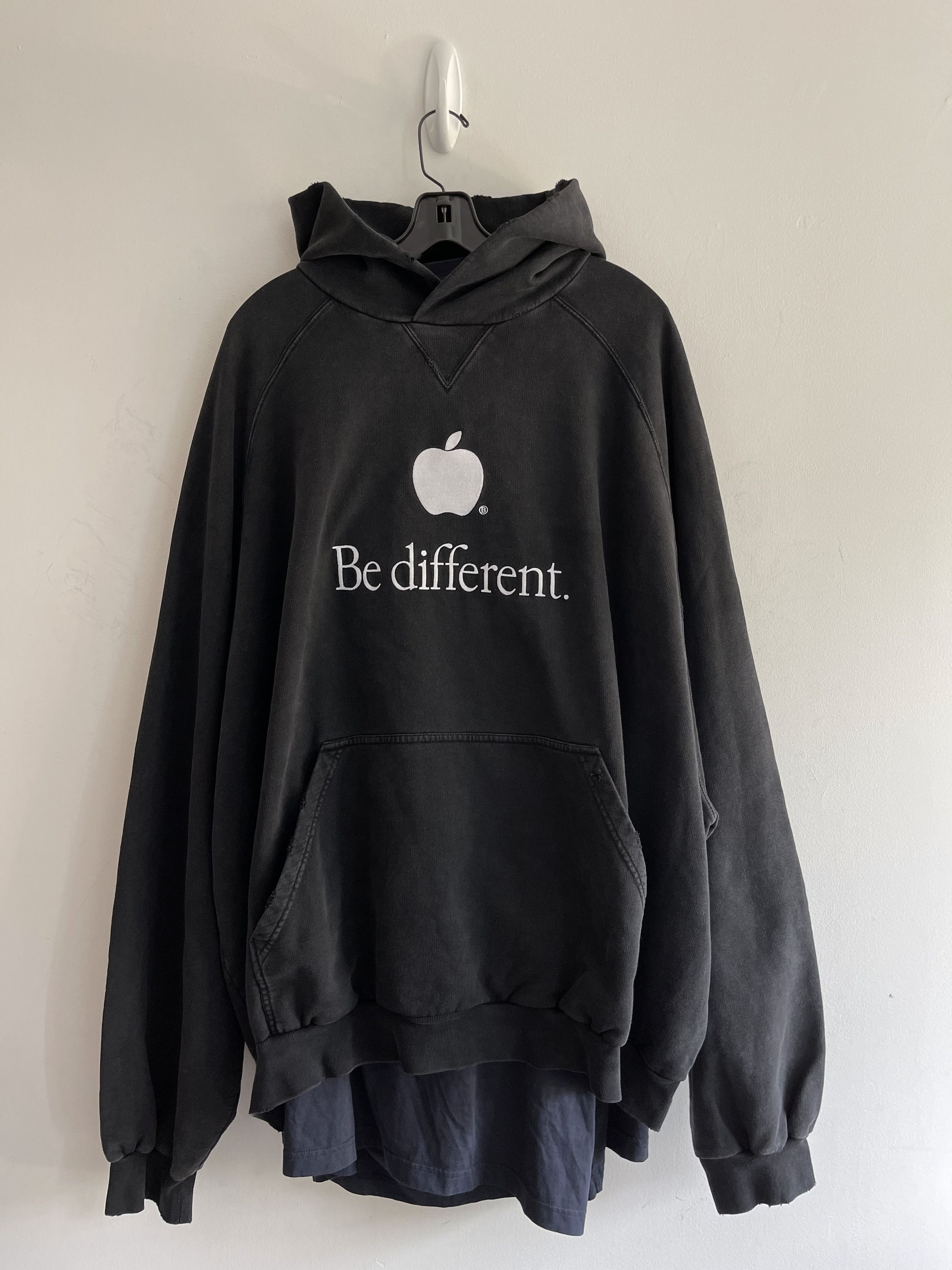 BALENCIAGA Appleロゴ パーカー ブラック Balenciaga Balenciaga 'Be Different' Apple Hoodie Black